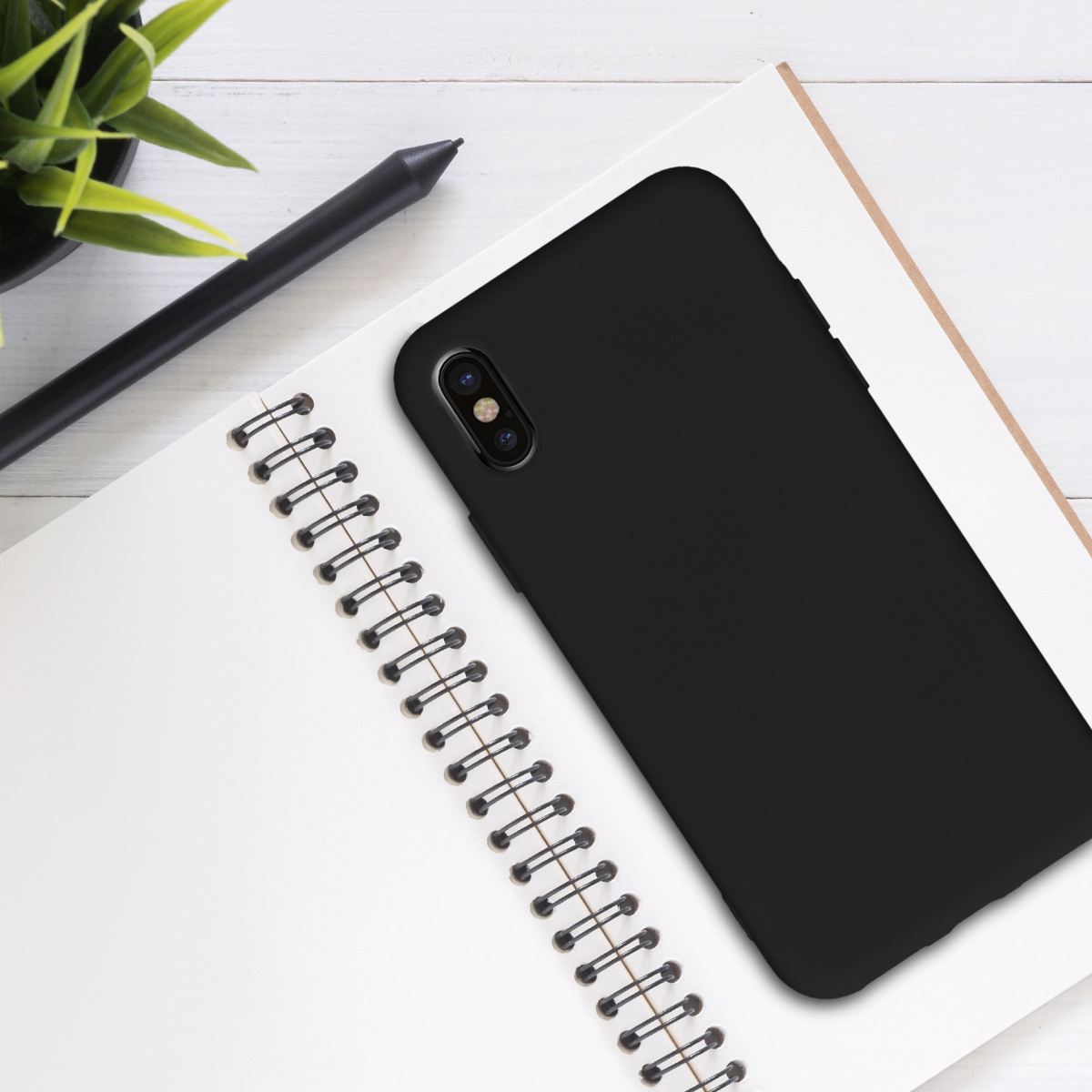 Silikonový kryt na mobil kwmobile pro Apple iPhone X - černá