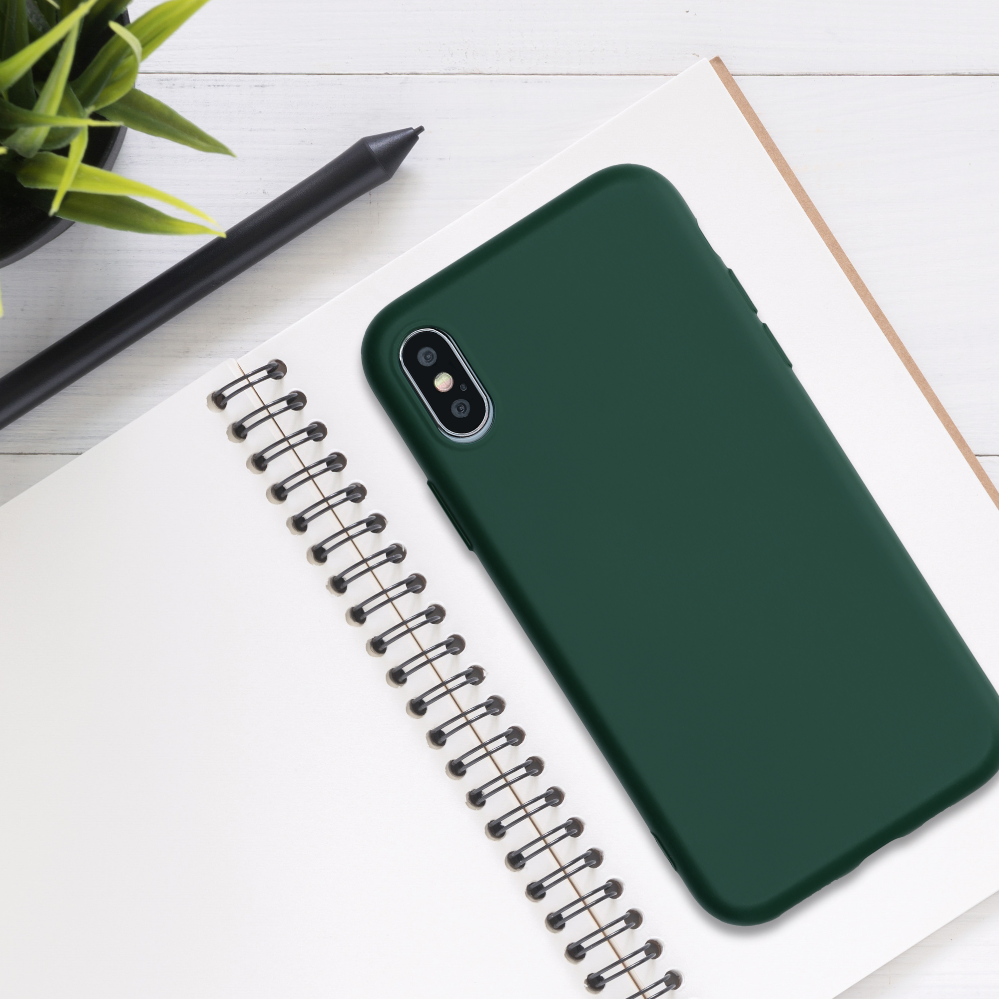 Silikonový kryt na mobil kwmobile pro Apple iPhone XS - mechově zelená