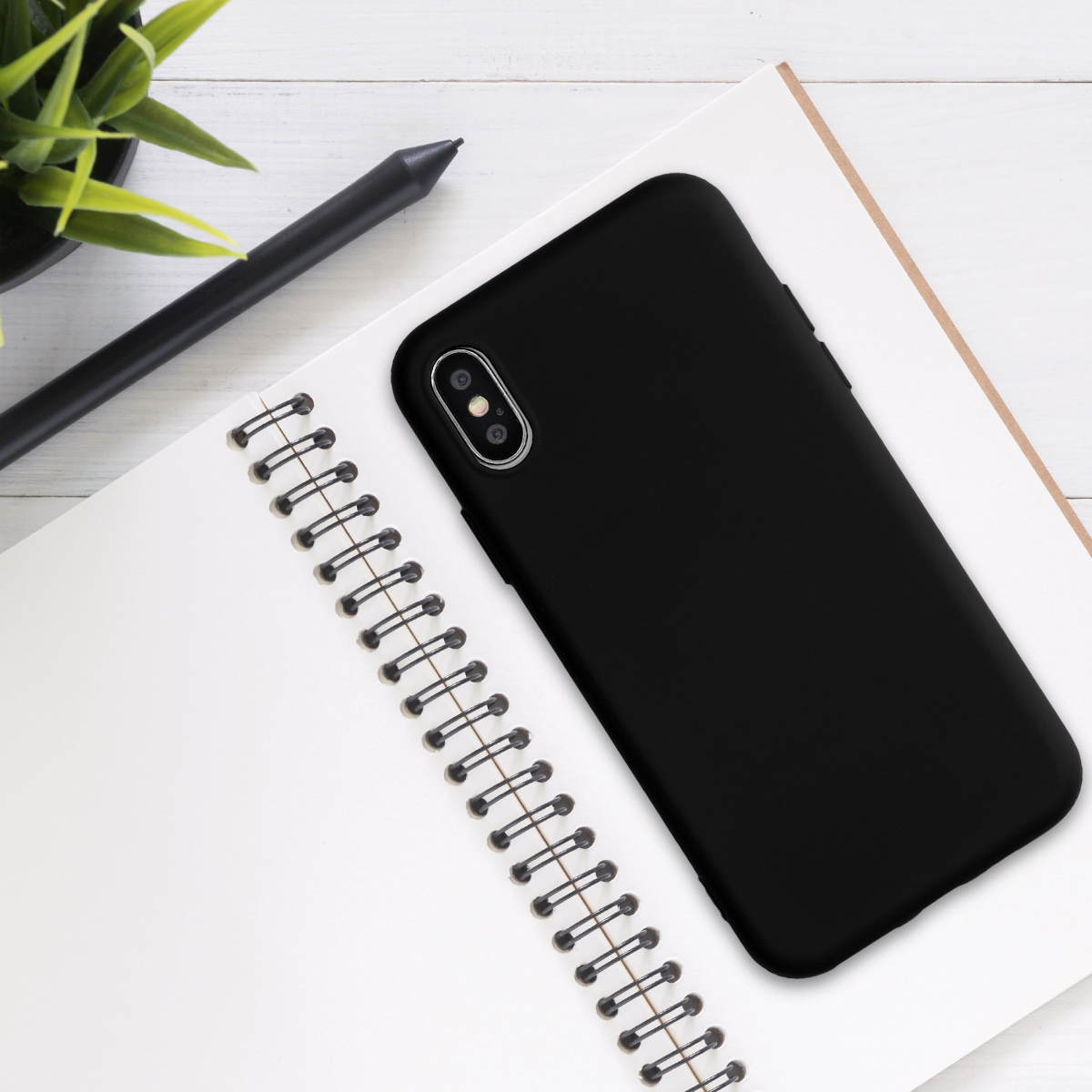 Silikonový kryt na mobil kwmobile pro Apple iPhone XS - matná černá