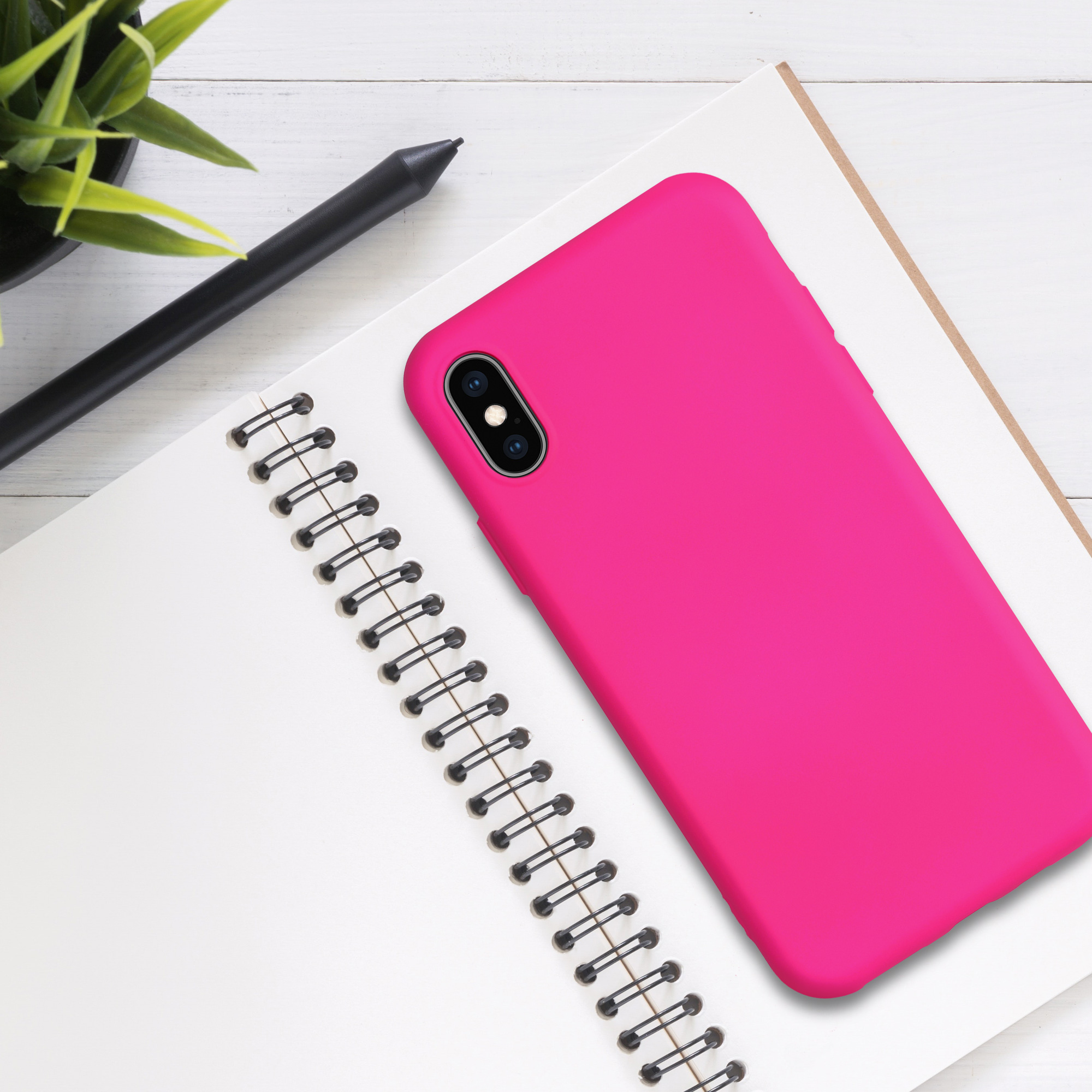 Silikonový kryt na mobil kwmobile pro Apple iPhone XS - neonově růžová
