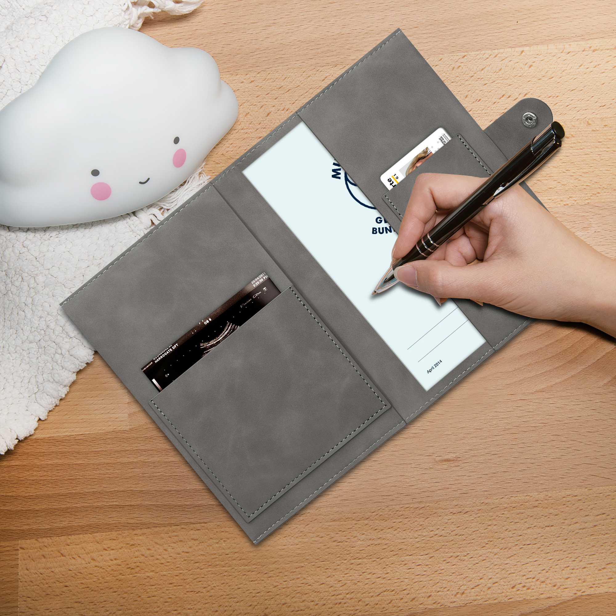 Pouzdro z umělého nubuku na těhotenský průkaz nubukové motiv žirafa - šedá