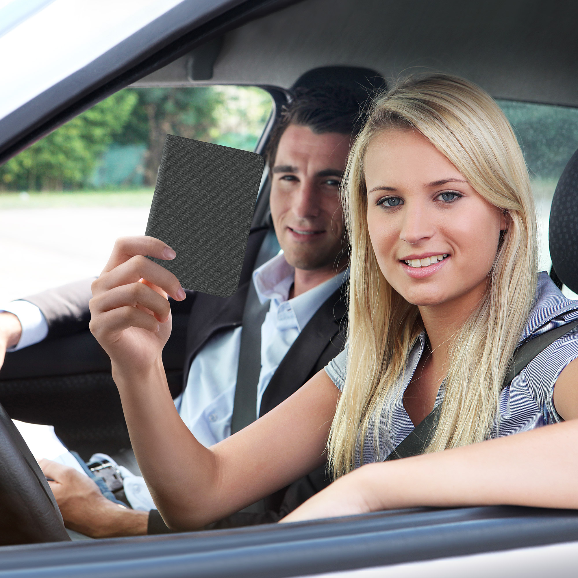 Obal na doklady od auta kwmobile textilní povrch - 12 × 17,5 cm otevřené / 9,2 × 13 cm složené - tmavě šedá