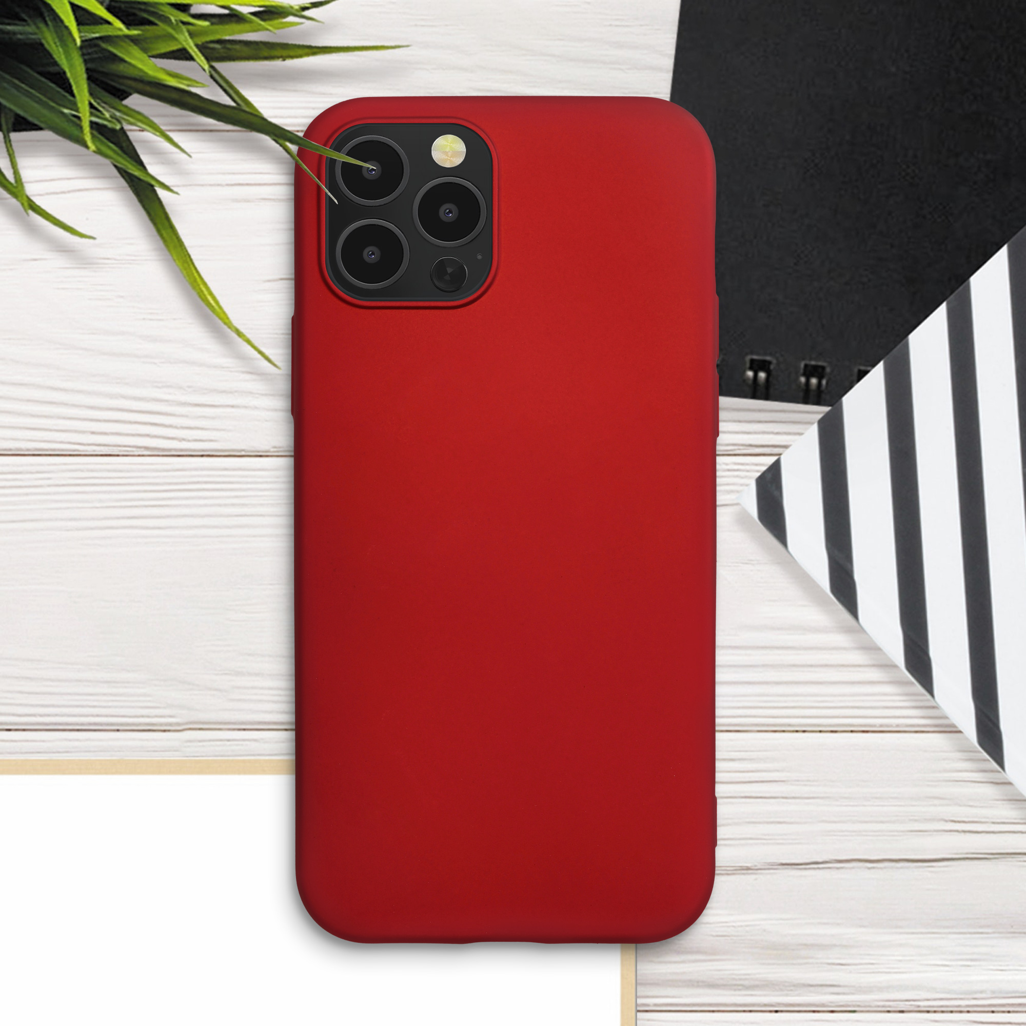 Metalický kryt kwmobile pro iPhone 12 / iPhone 12 Pro - metalická tmavě červená