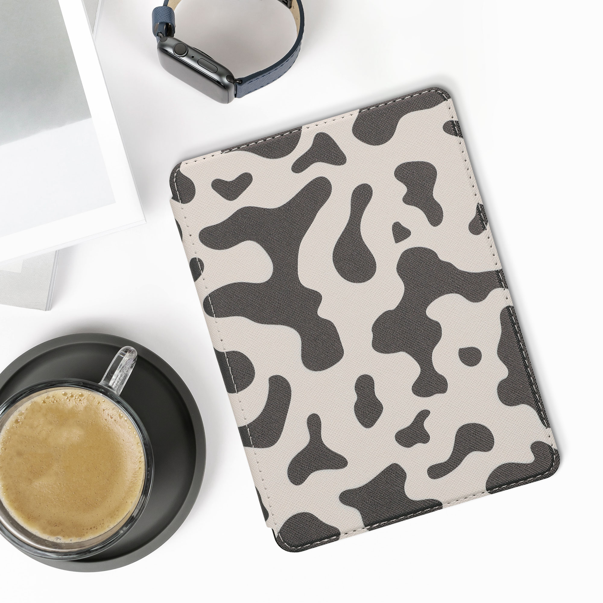 Pouzdro na čtečku kwmobile Amazon Kindle Paperwhite 11 Generation 2021 Case - Cow Print černá / bílá
