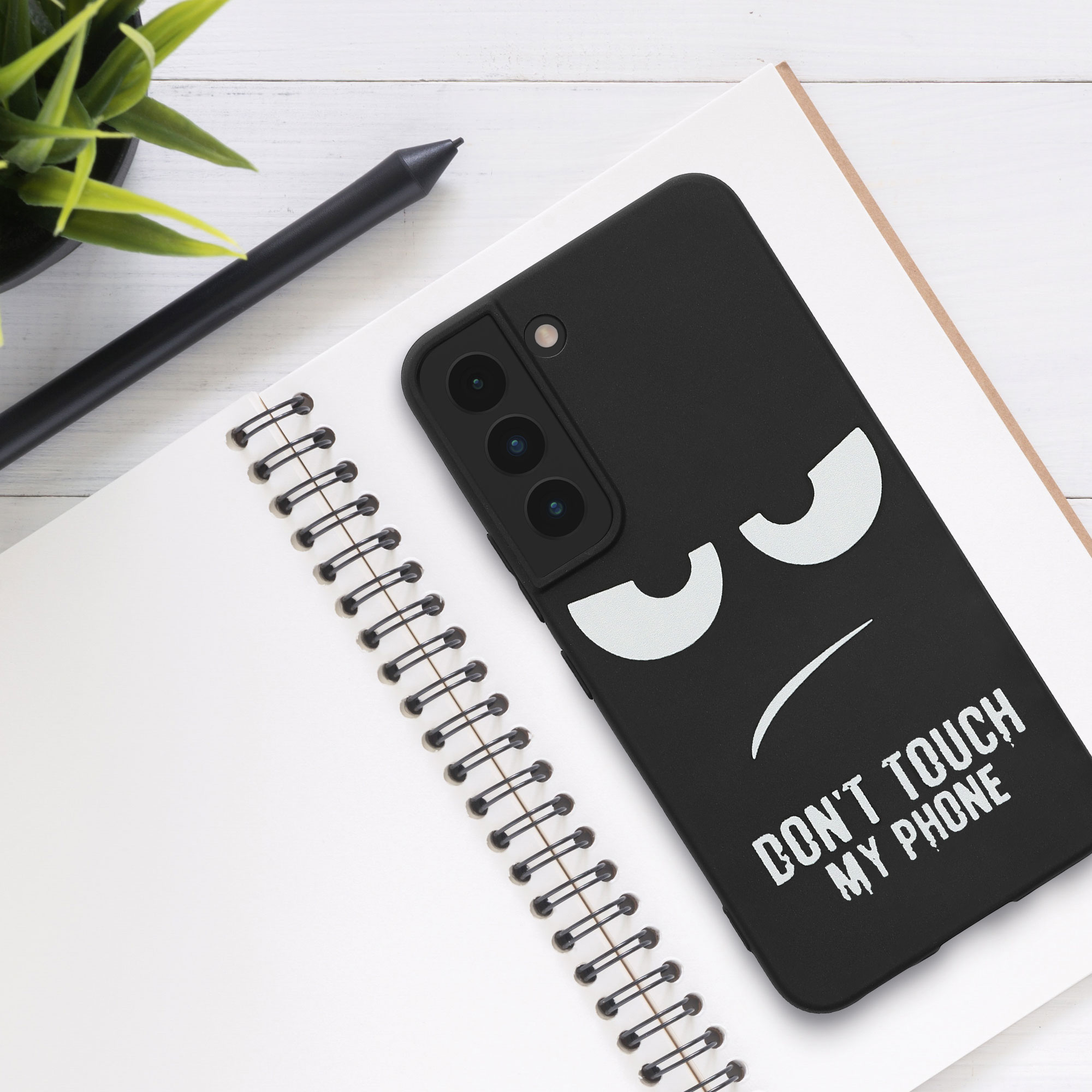 Kryt na mobil Galaxy S22 kwmobile Soft Cover bílá / černá