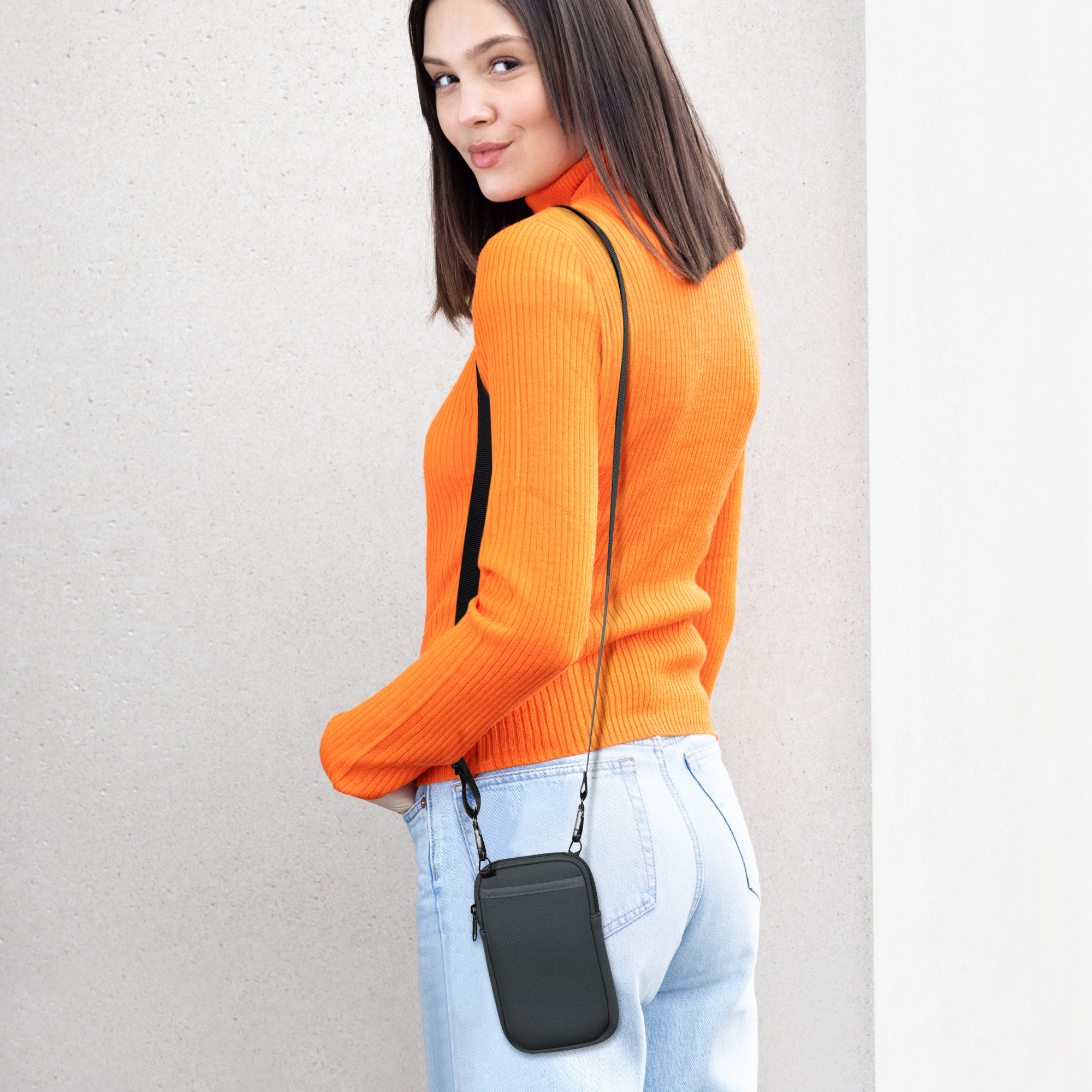 Neoprenové crossbody pouzdro na telefon XXL kwmobile - tmavě šedá