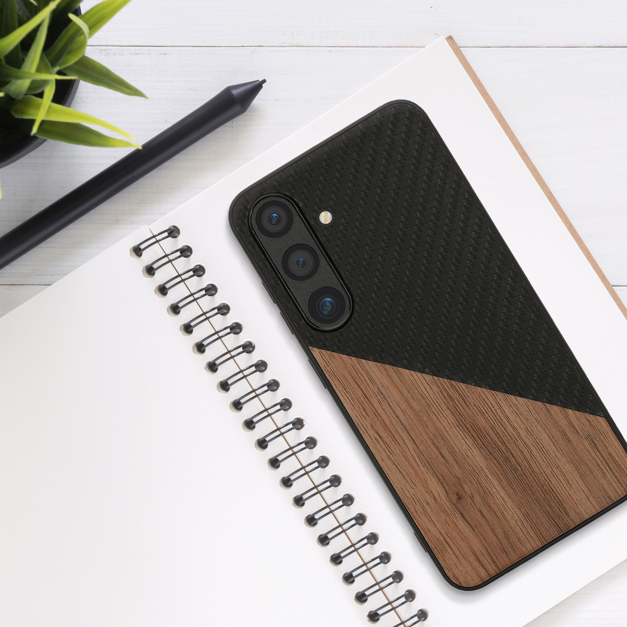 Dřevěný kryt Samsung Galaxy S25 kwmobile tmavě hnědá / černá