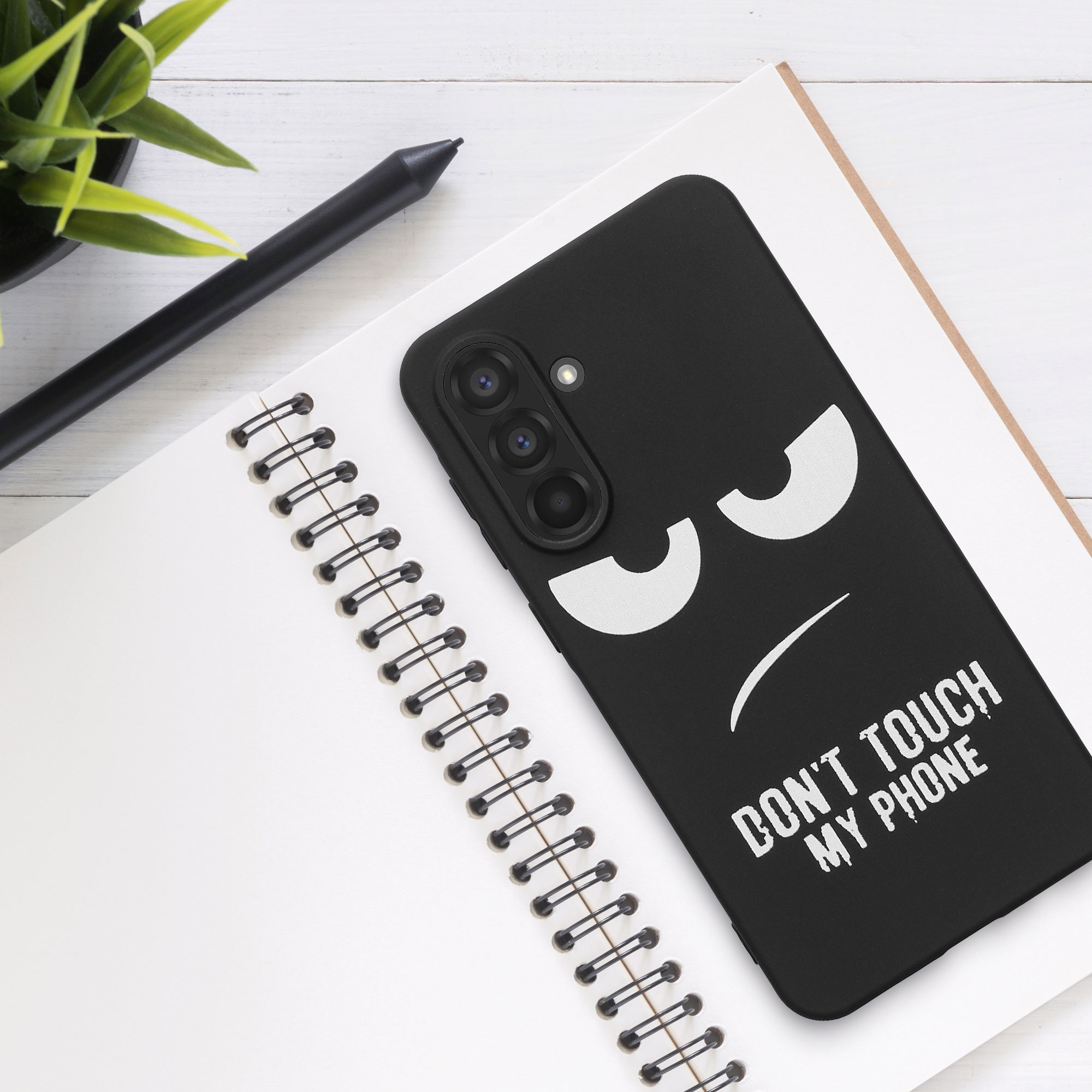 Kryt na mobil Samsung Galaxy A56 5G kwmobile motiv Don't Touch My Phone Don't Touch My Phone - bílá / černá