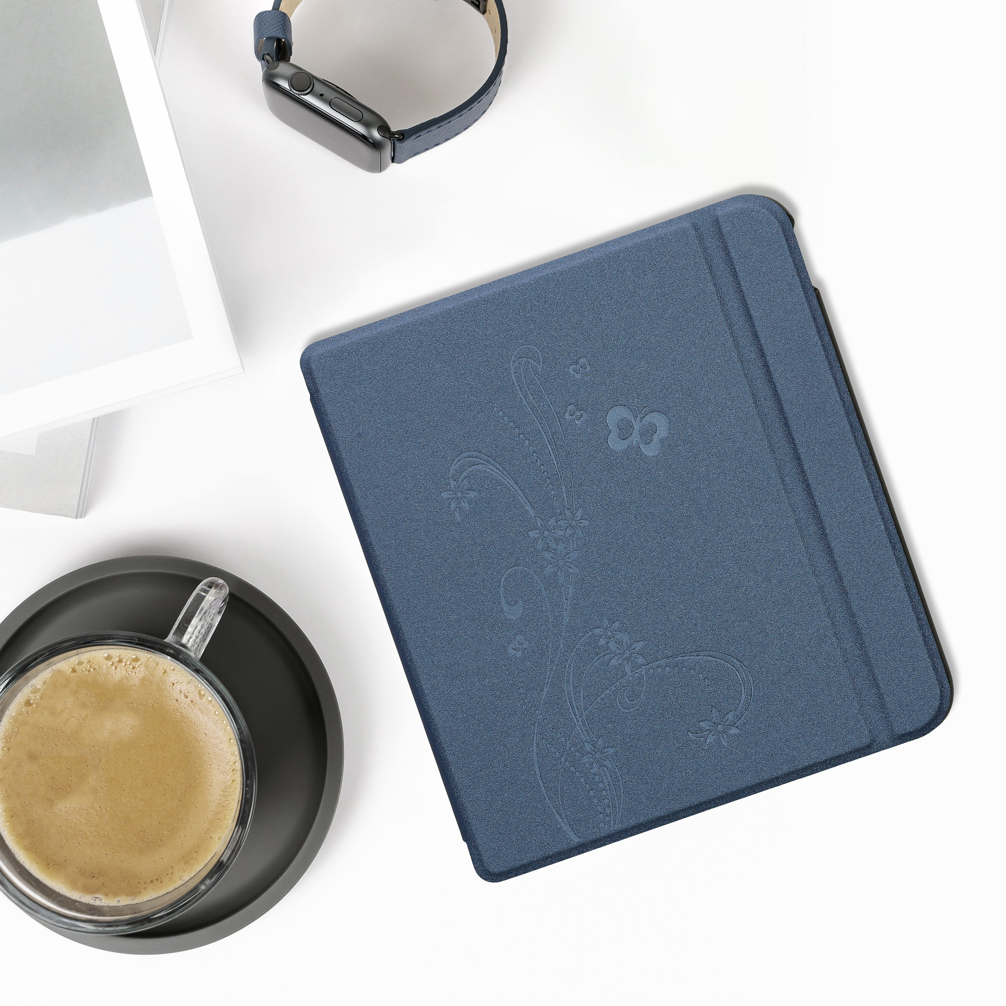 Obal pro Kobo Libra Colour kwmobile - motiv motýl a úponky s tmavě modrá