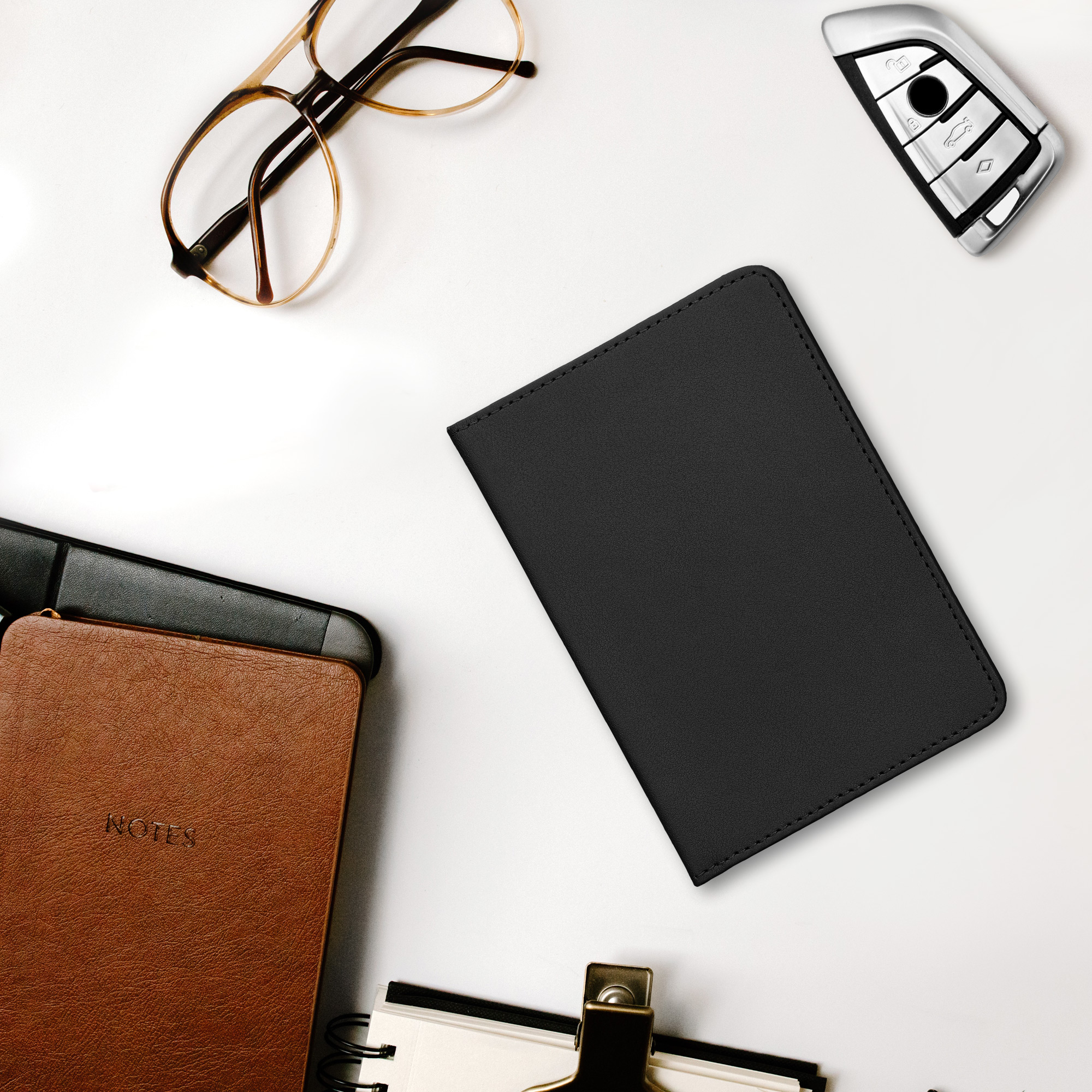 Obal na doklady od auta kwmobile PU kůže - 12 × 17,5 cm otevřené / 9,2 × 13 cm složené - černá