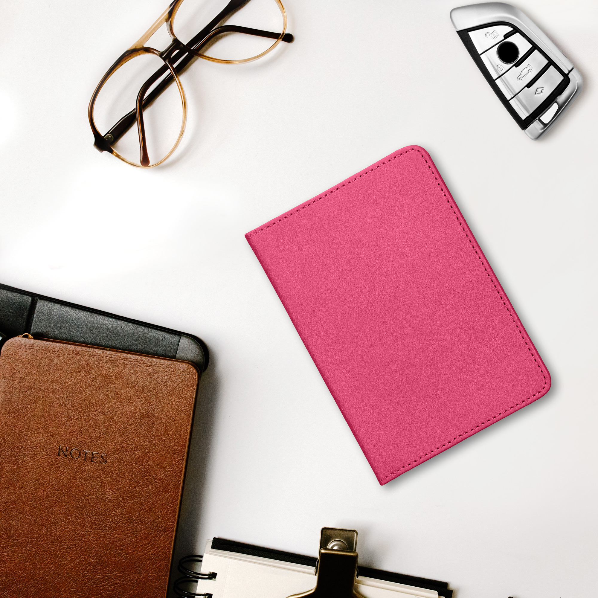 Obal na doklady od auta kwmobile PU kůže - 12 × 17,5 cm otevřené / 9,2 × 13 cm složené - tmavě růžová