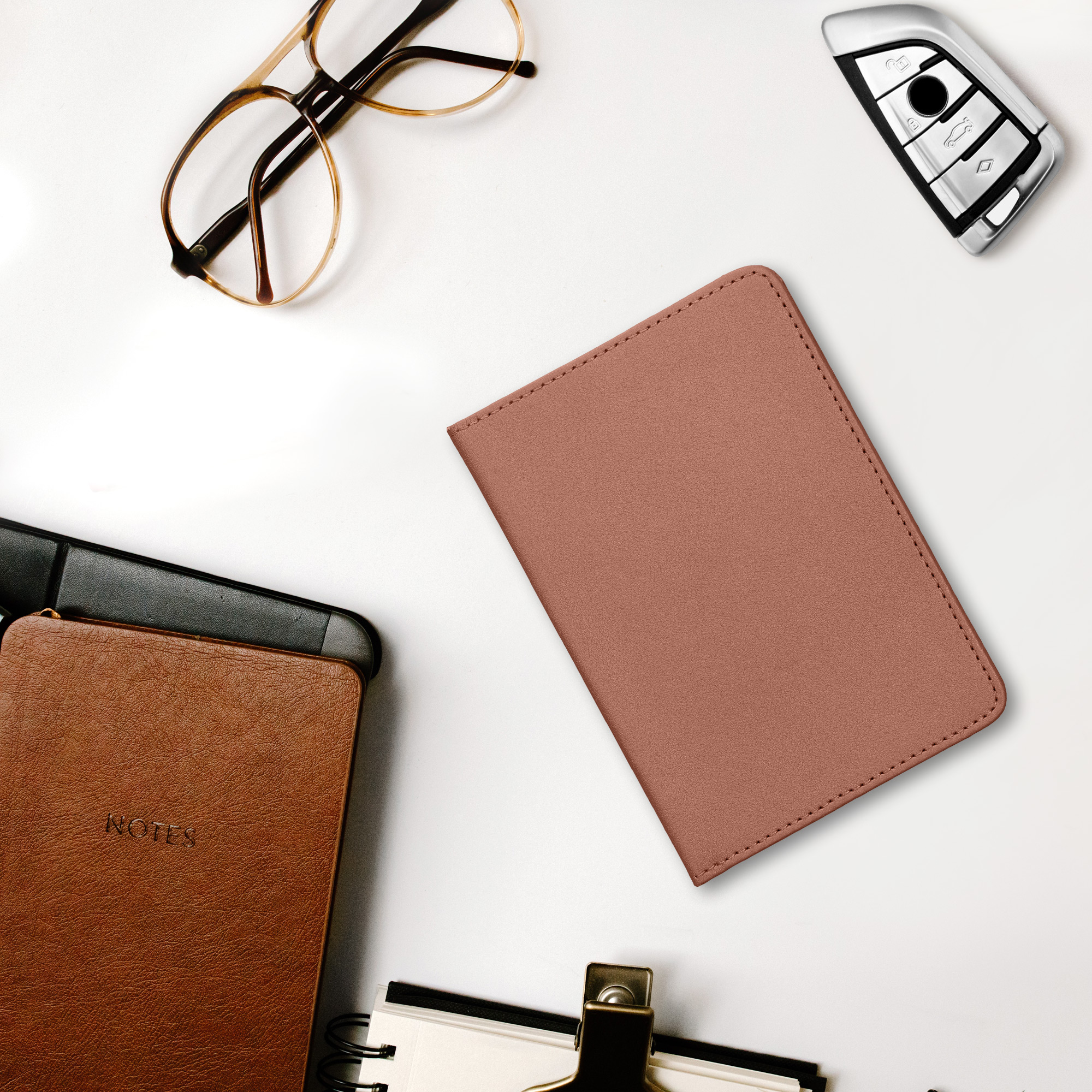 Obal na doklady od auta kwmobile PU kůže - 12 × 17,5 cm otevřené / 9,2 × 13 cm složené - tmavě růžová