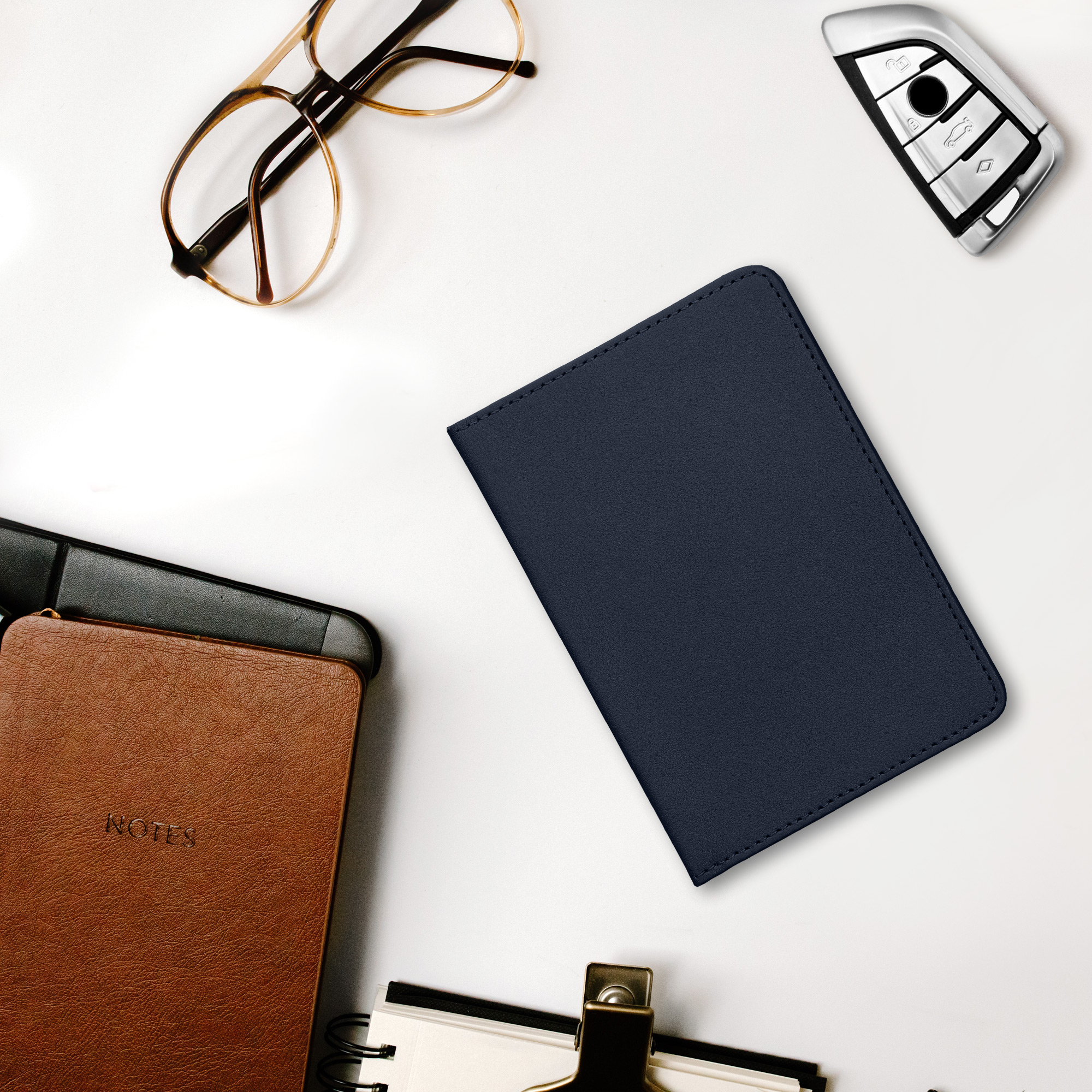 Obal na doklady od auta kwmobile PU kůže - 12 × 17,5 cm otevřené / 9,2 × 13 cm složené - tmavě modrá