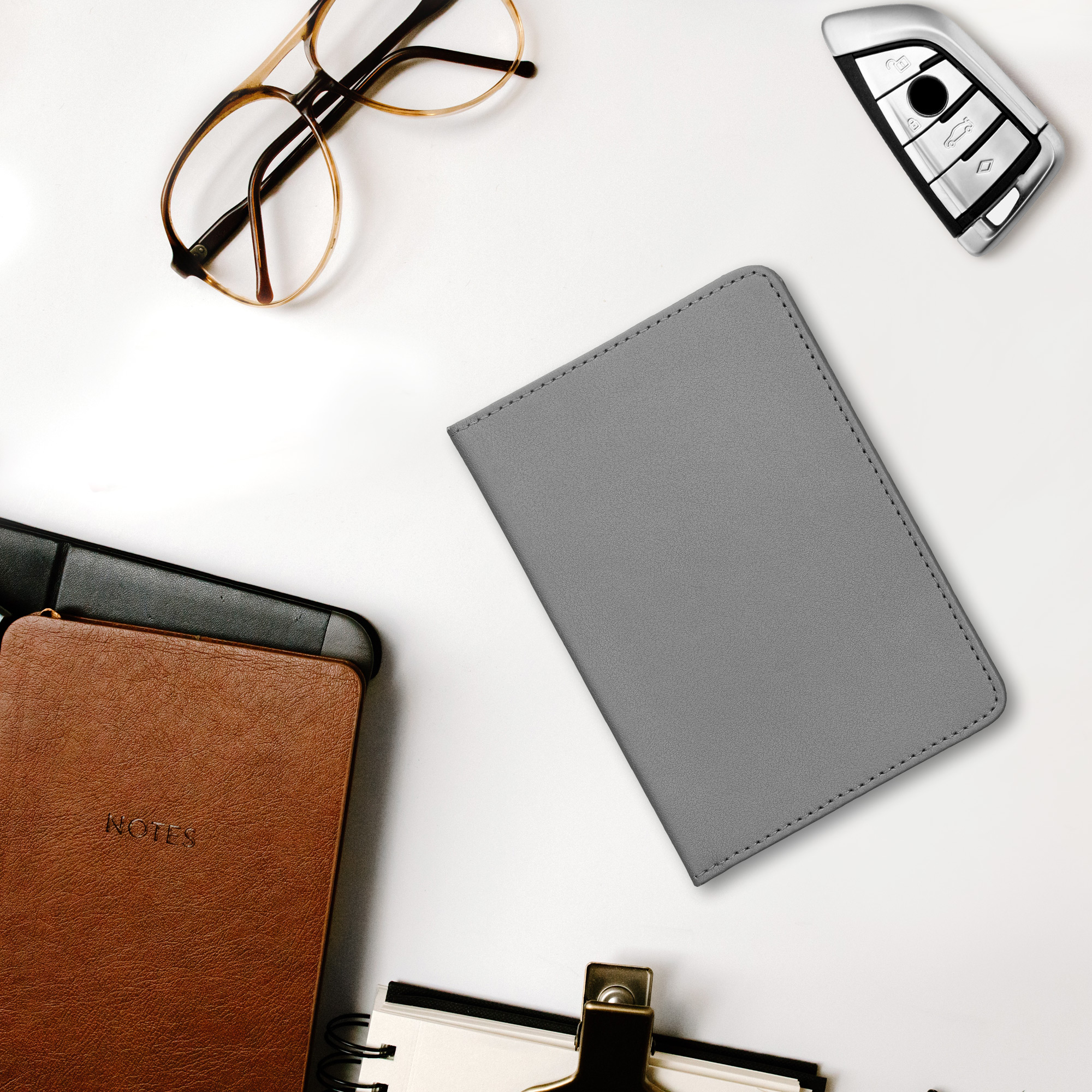 Obal na doklady od auta kwmobile PU kůže - 12 × 17,5 cm otevřené / 9,2 × 13 cm složené - antracitová