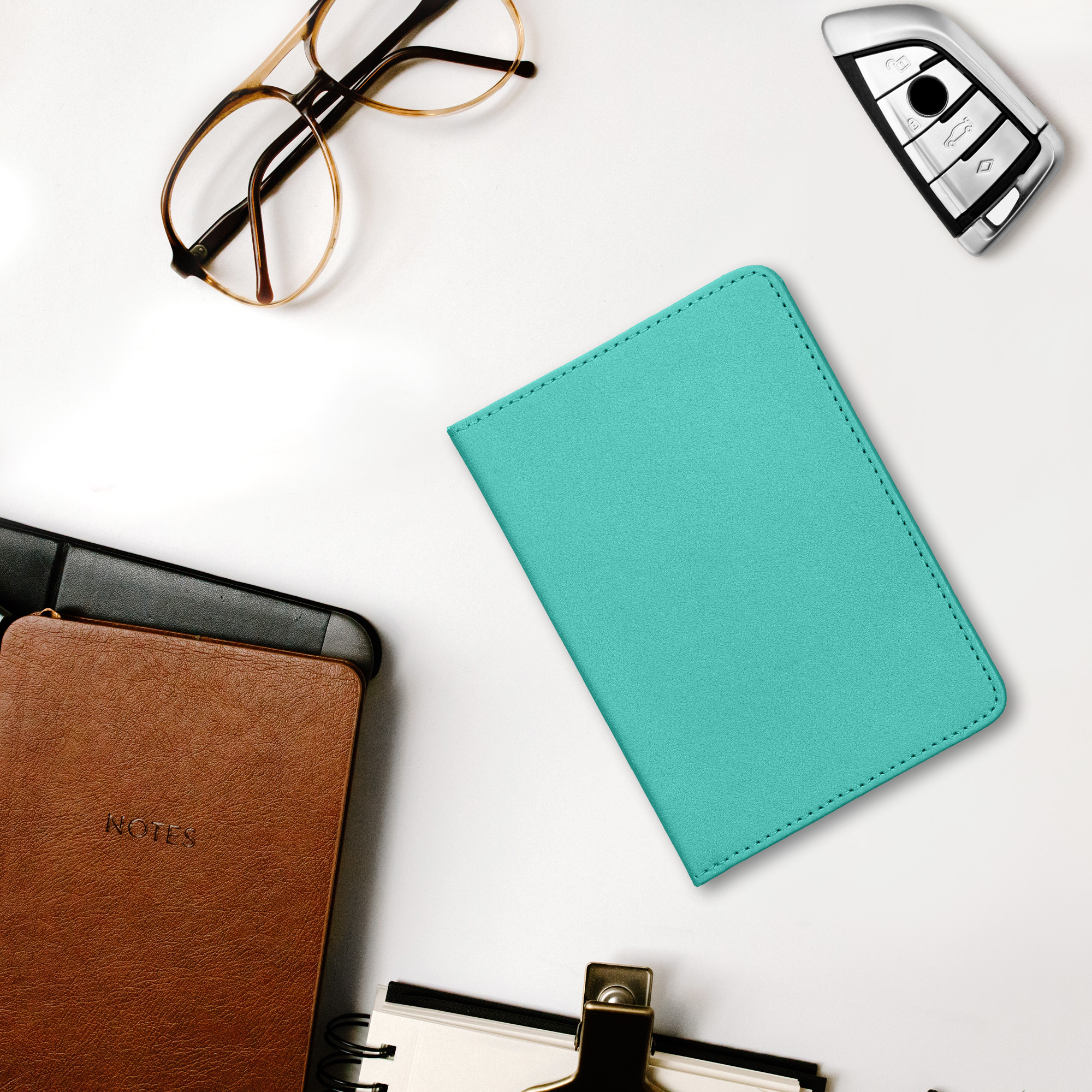 Obal na doklady od auta kwmobile PU kůže - 12 × 17,5 cm otevřené / 9,2 × 13 cm složené - mintová