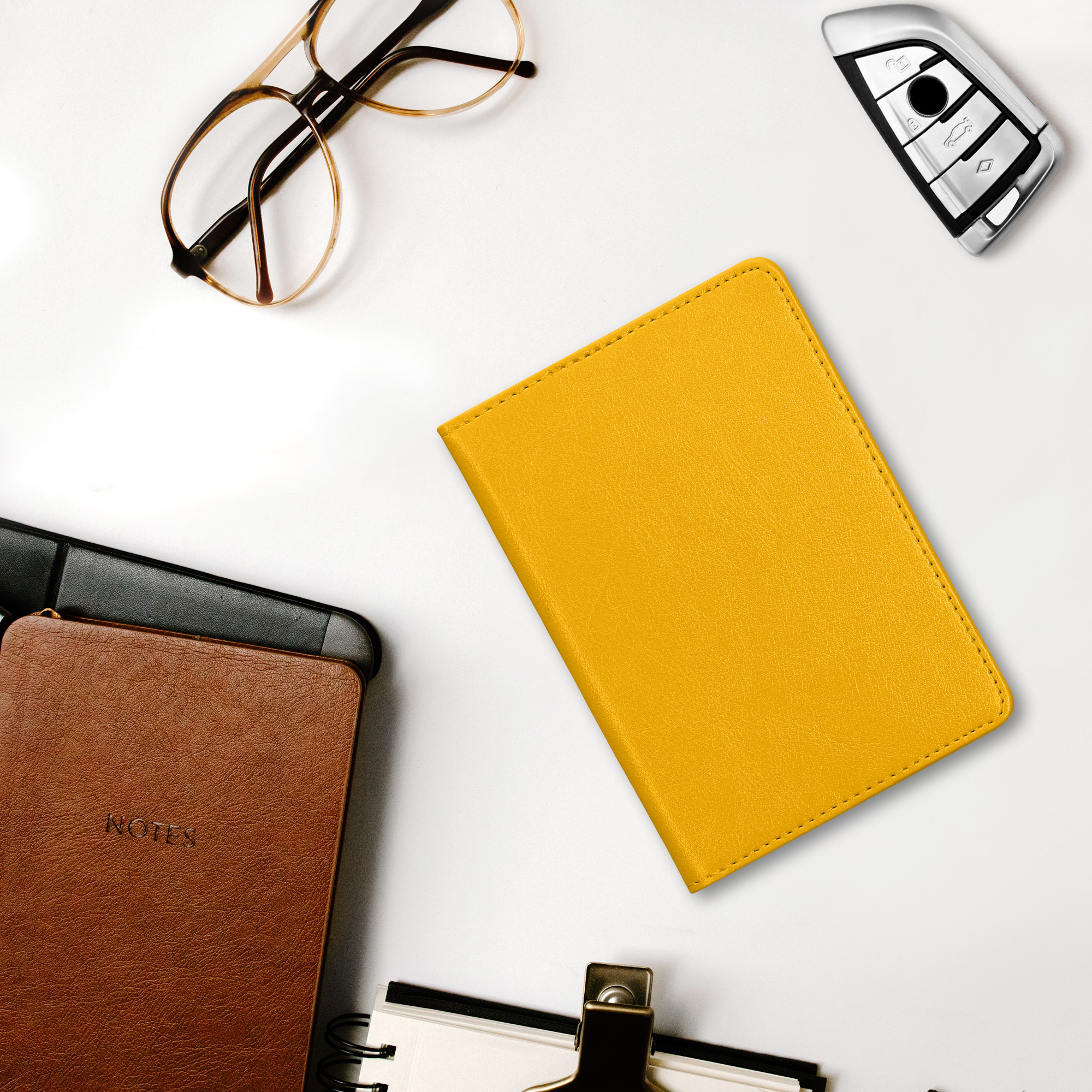 Obal na doklady od auta kwmobile 12 x 17,5 cm / 9,2 x 13 cm PU kůže - zářivě žlutá