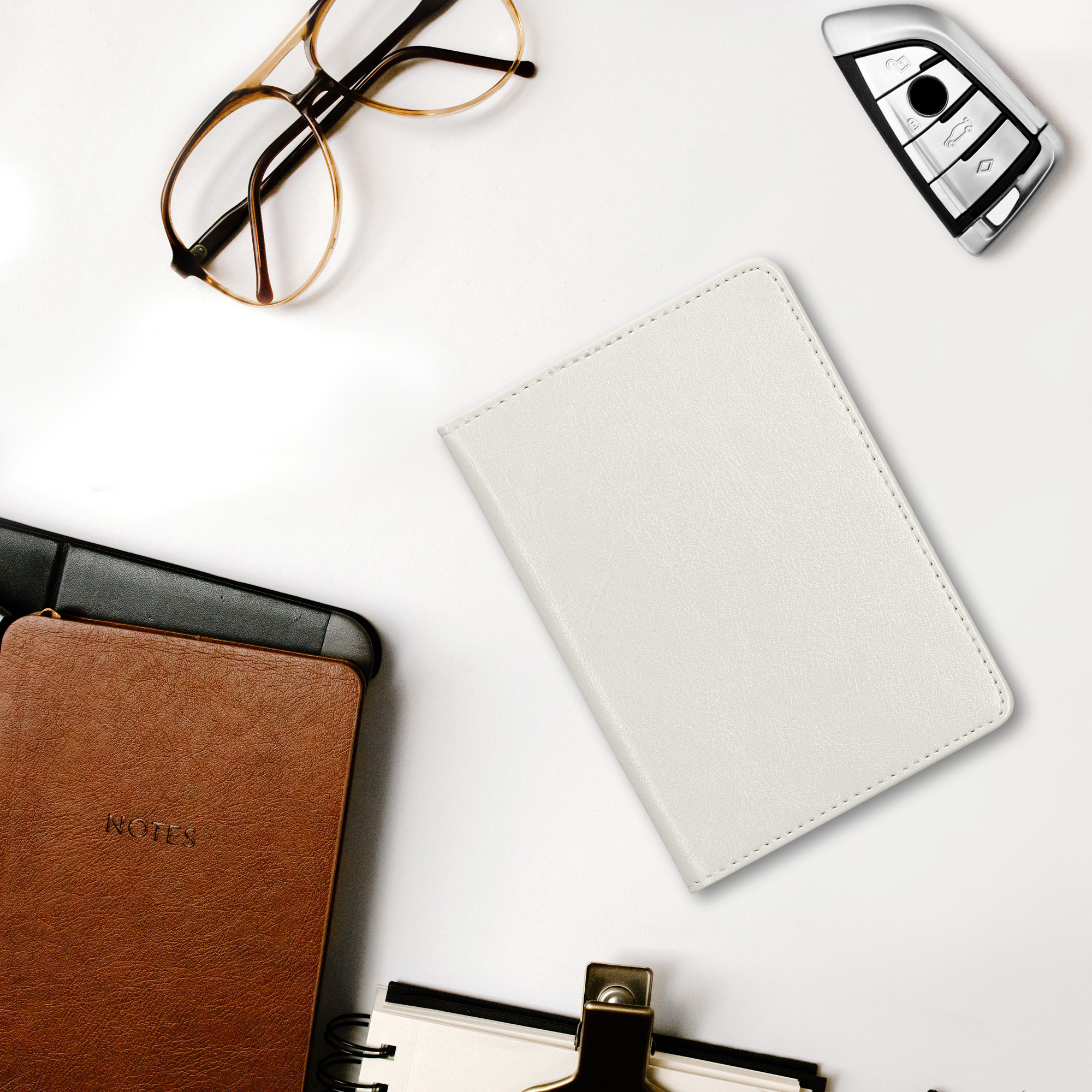 Obal na doklady od auta kwmobile 12 x 17,5 cm / 9,2 x 13 cm PU kůže - stříbrná