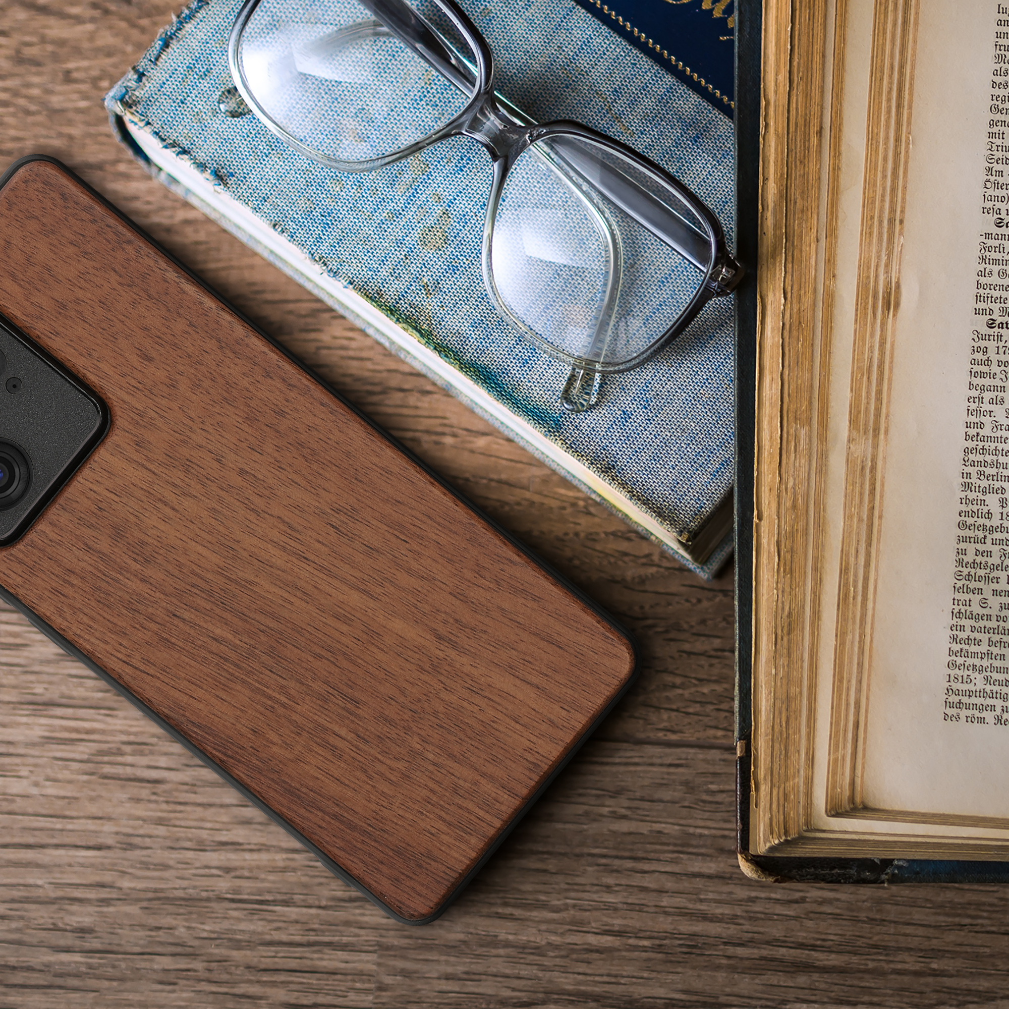 Dřevěný kryt na mobil Motorola Edge 40 kwmobile Wood tmavě hnědý