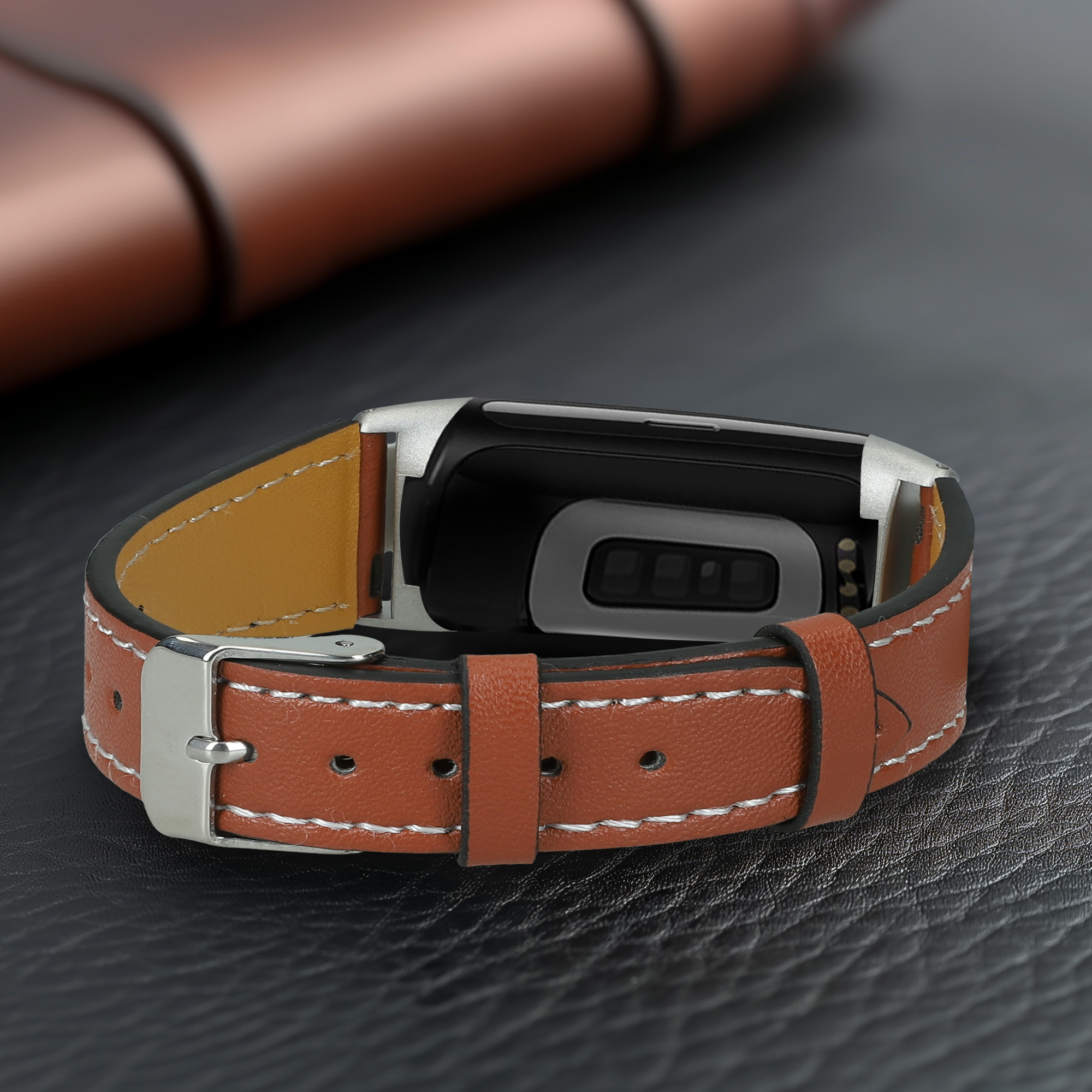Řemínek na chytré hodinky kwmobile pro Fitbit Charge 6 / Charge 5 - hnědá