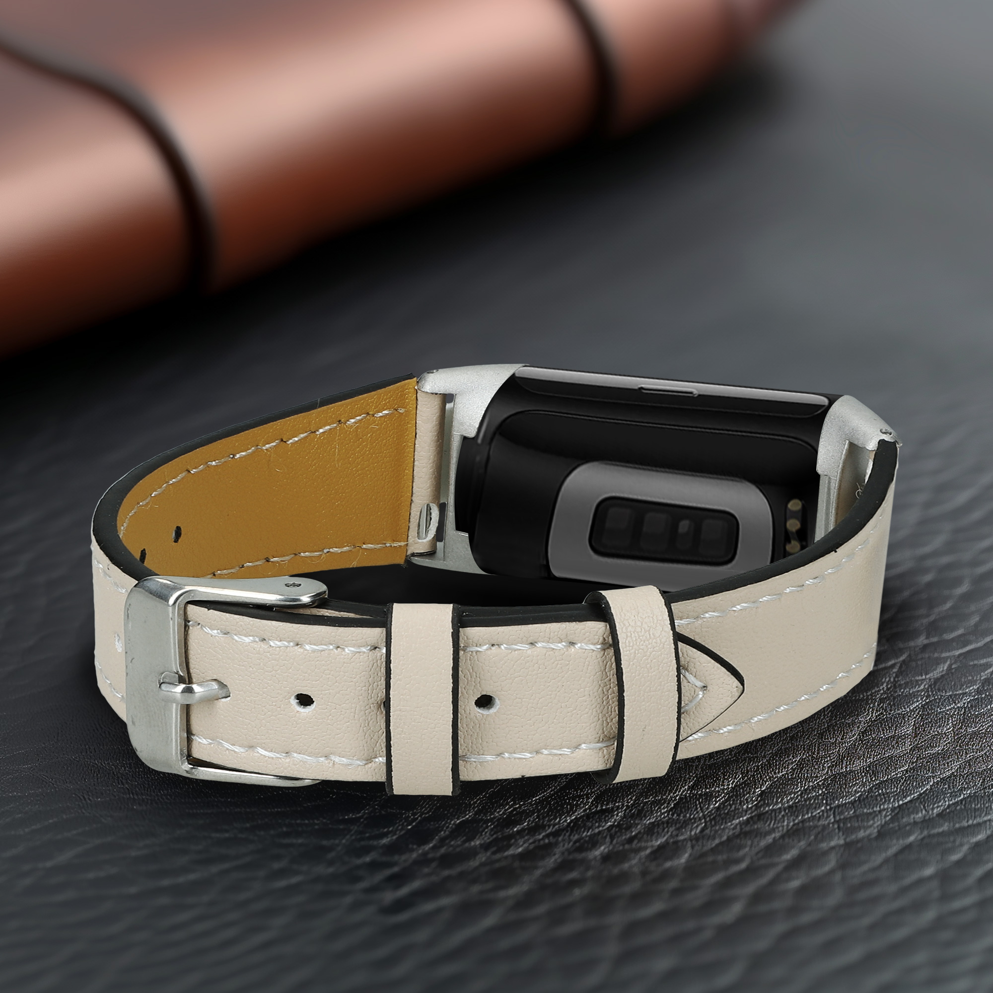 Kožený řemínek pro Fitbit Charge 6 / Charge 5 kwmobile - béžová