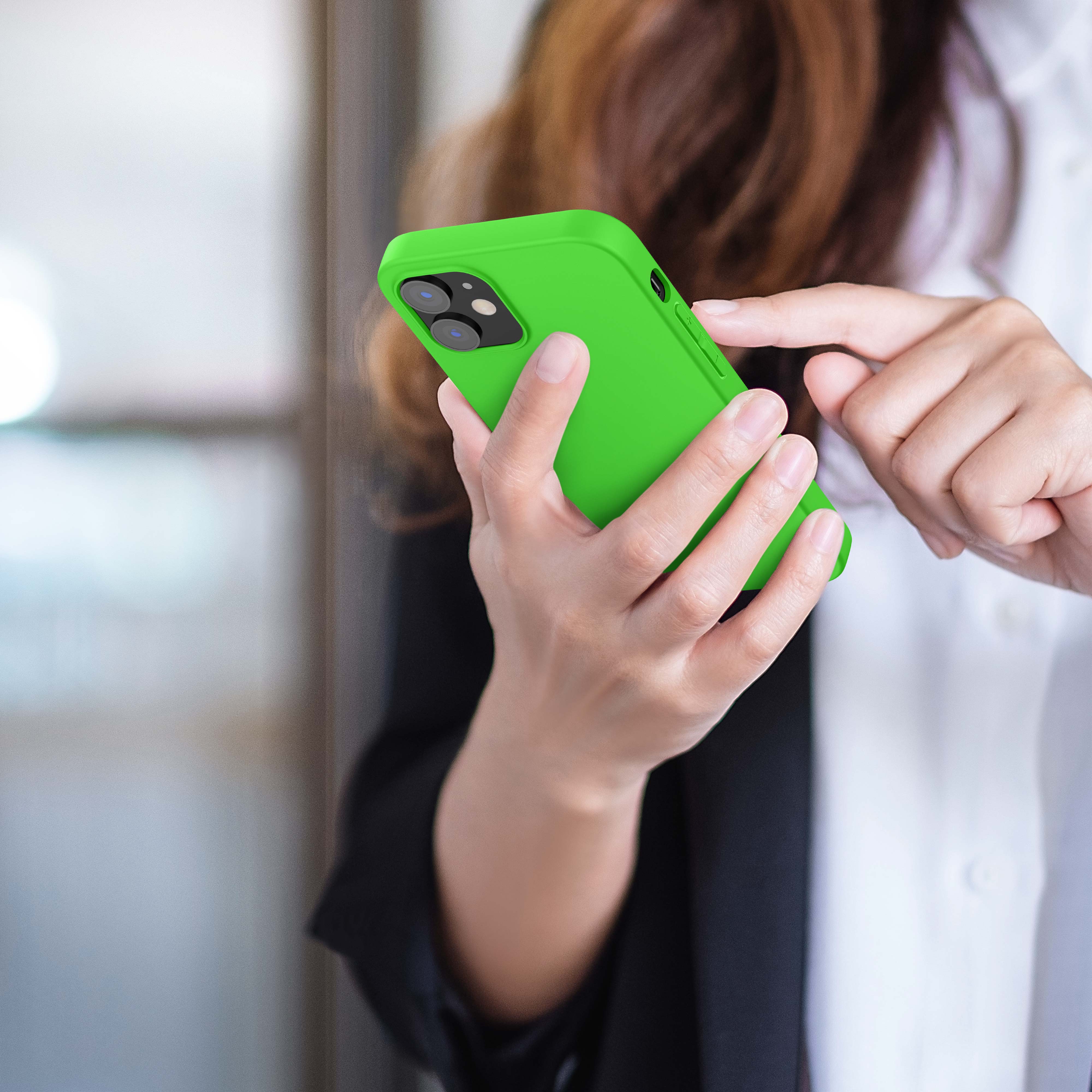 Silikonový kryt kwmobile pro iPhone 12 / iPhone 12 Pro - limetkově zelená