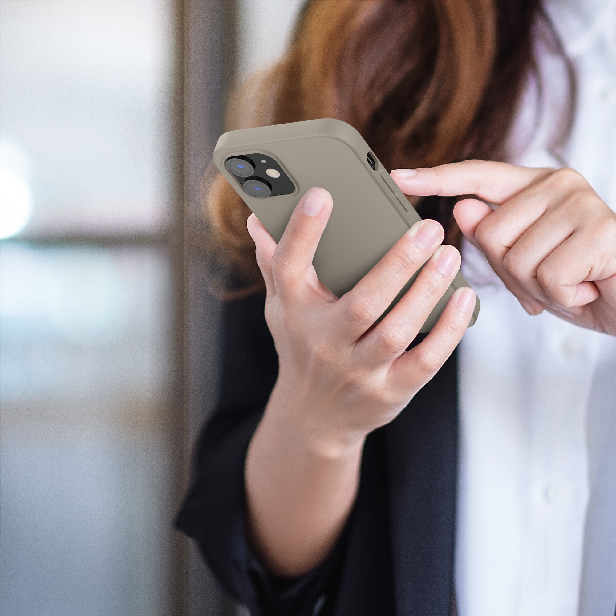 Silikonový kryt kwmobile pro iPhone 12 / iPhone 12 Pro - krémová