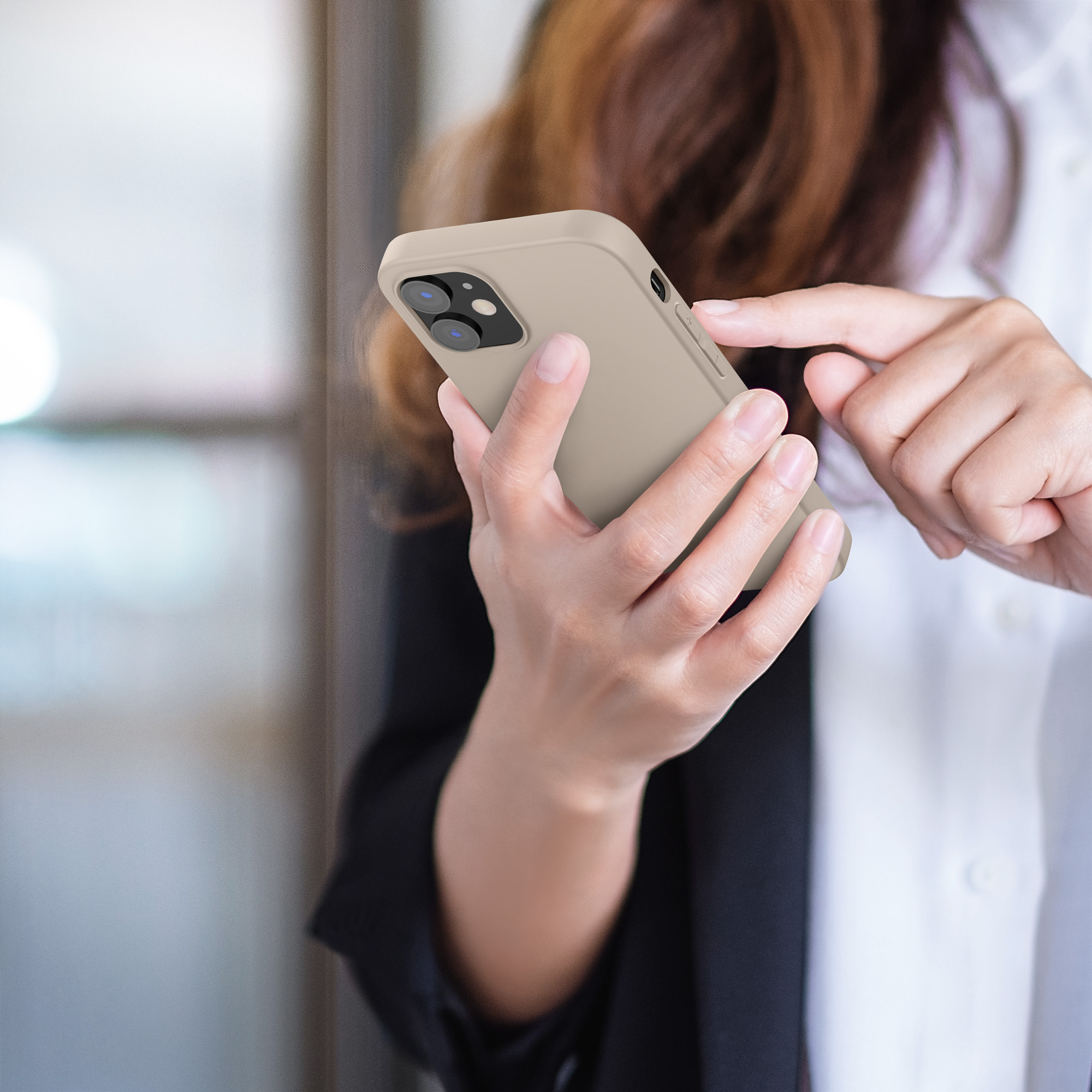 Silikonový kryt kwmobile pro iPhone 12 / iPhone 12 Pro - béžová matná