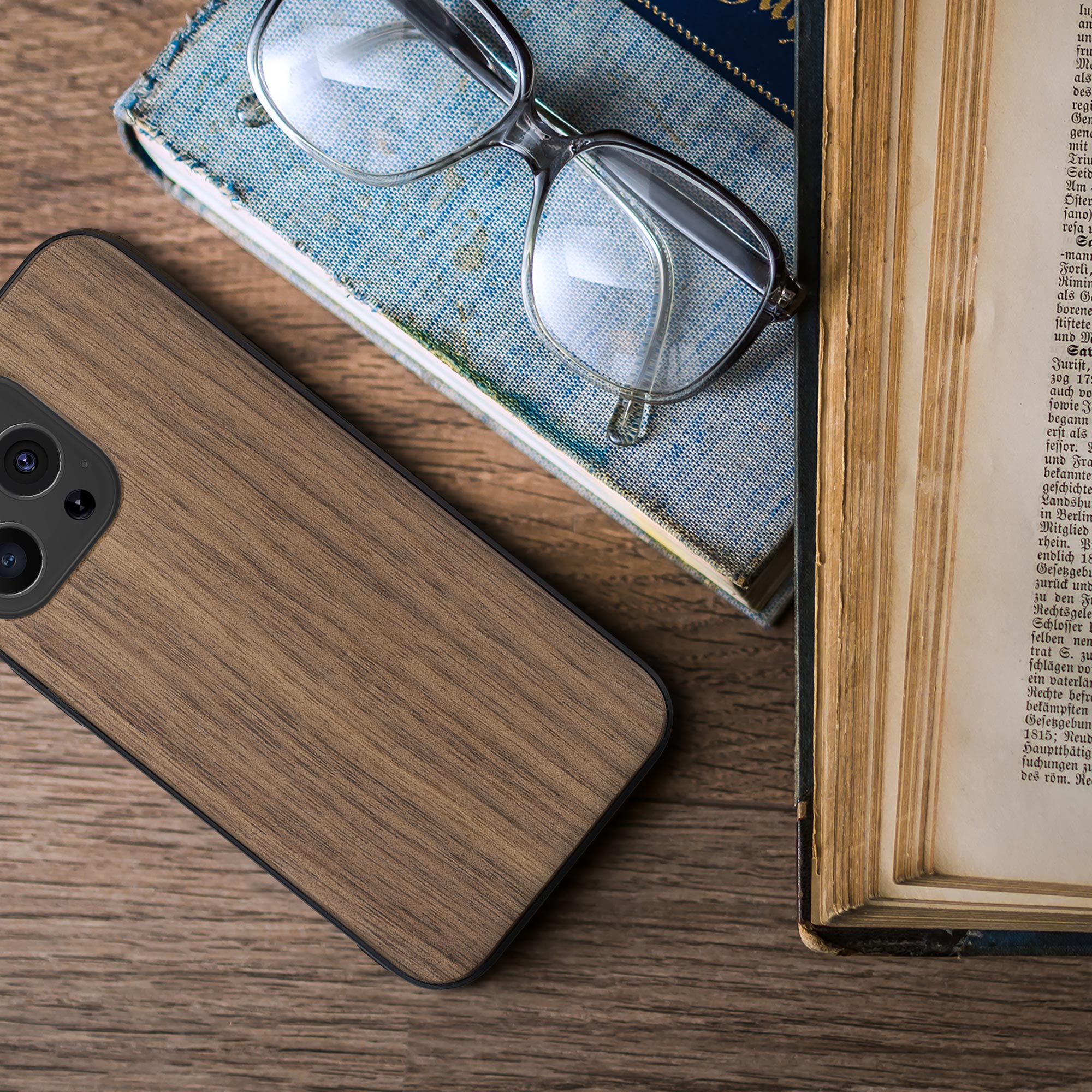 Dřevěné pouzdro pro Apple iPhone 13 Pro kwmobile - tvrdý obal v tmavě hnědé barvě