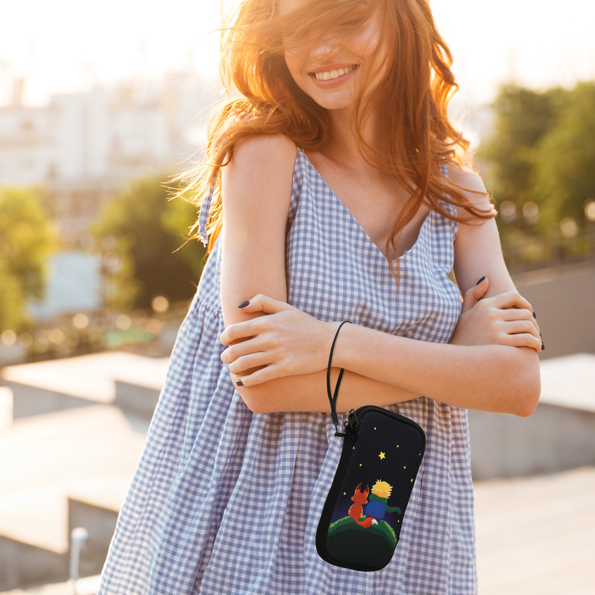 Univerzální pouzdro kwmobile na mobil XL 6,7/6,8" (17,2 x 8,4 cm) - motiv chlapec s liškou, žlutá / hnědá / tmavě modrá