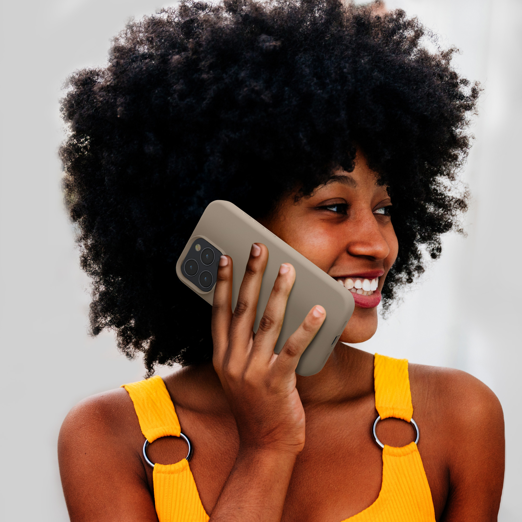 Silikonový kryt kwmobile pro iPhone 15 Pro - taupe