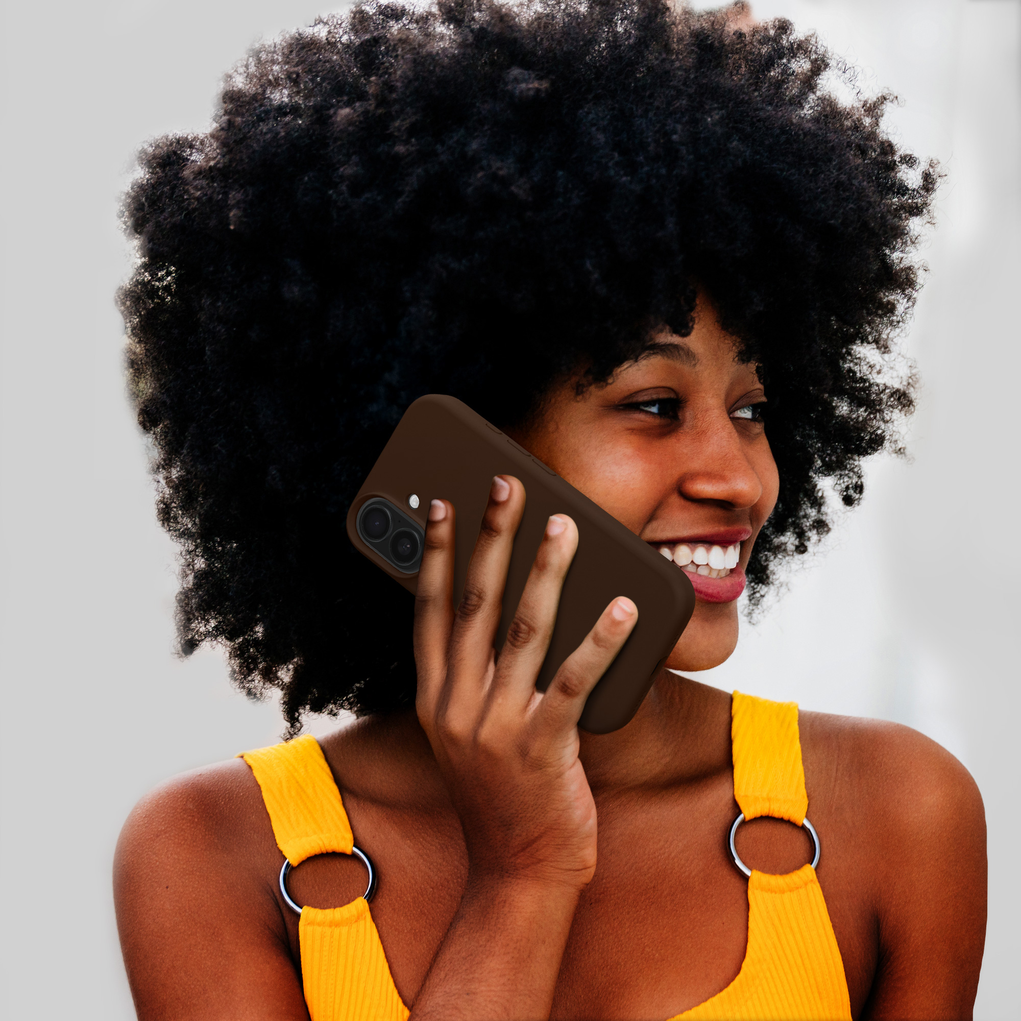 Silikonový kryt na mobil Apple iPhone 16 kwmobile - hnědá Chocolate