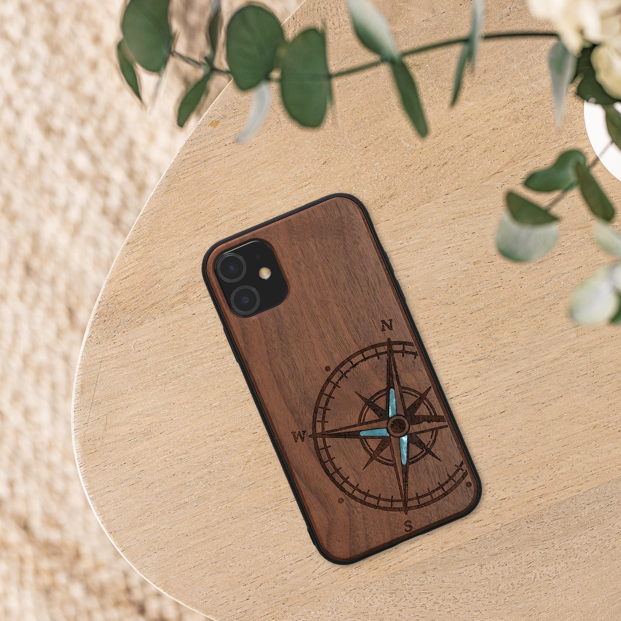 Kryt na mobil kwmobile iPhone 11 - tmavě hnědá
