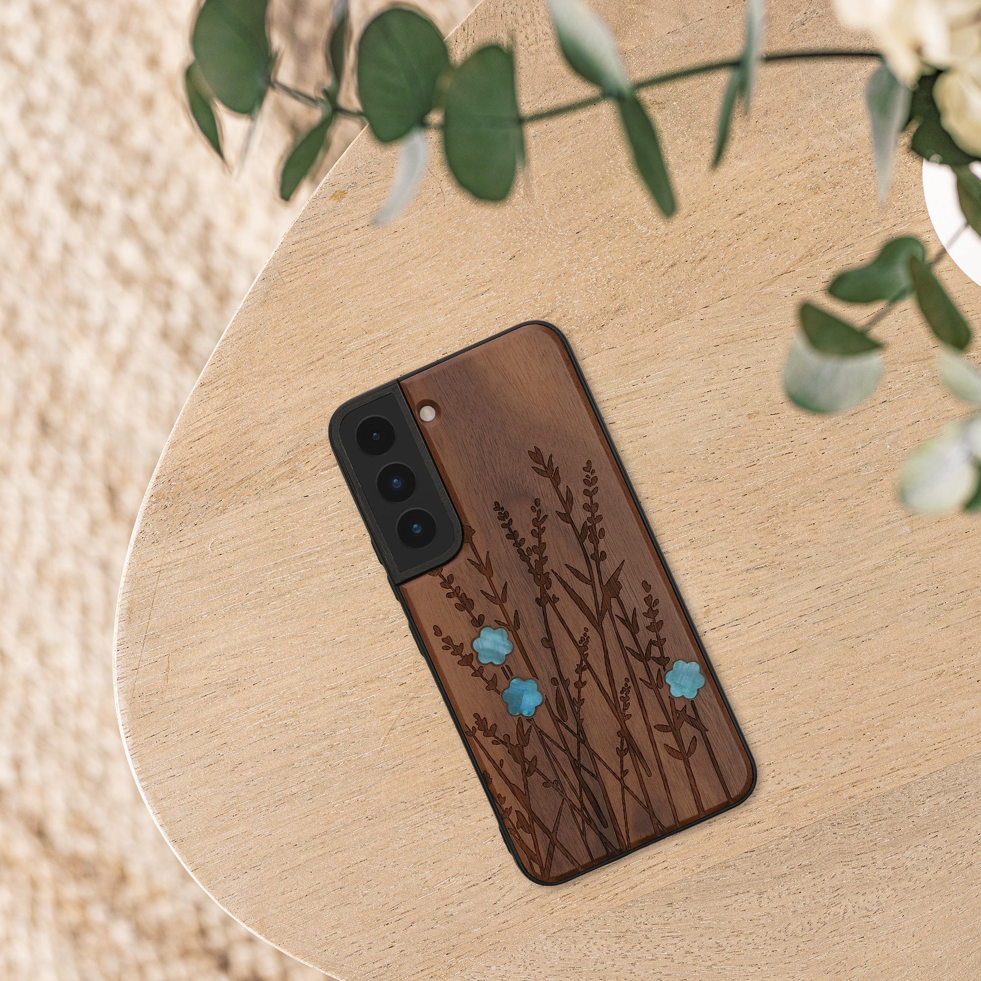 Dřevěný kryt na mobil Galaxy S22 kwmobile hnědý