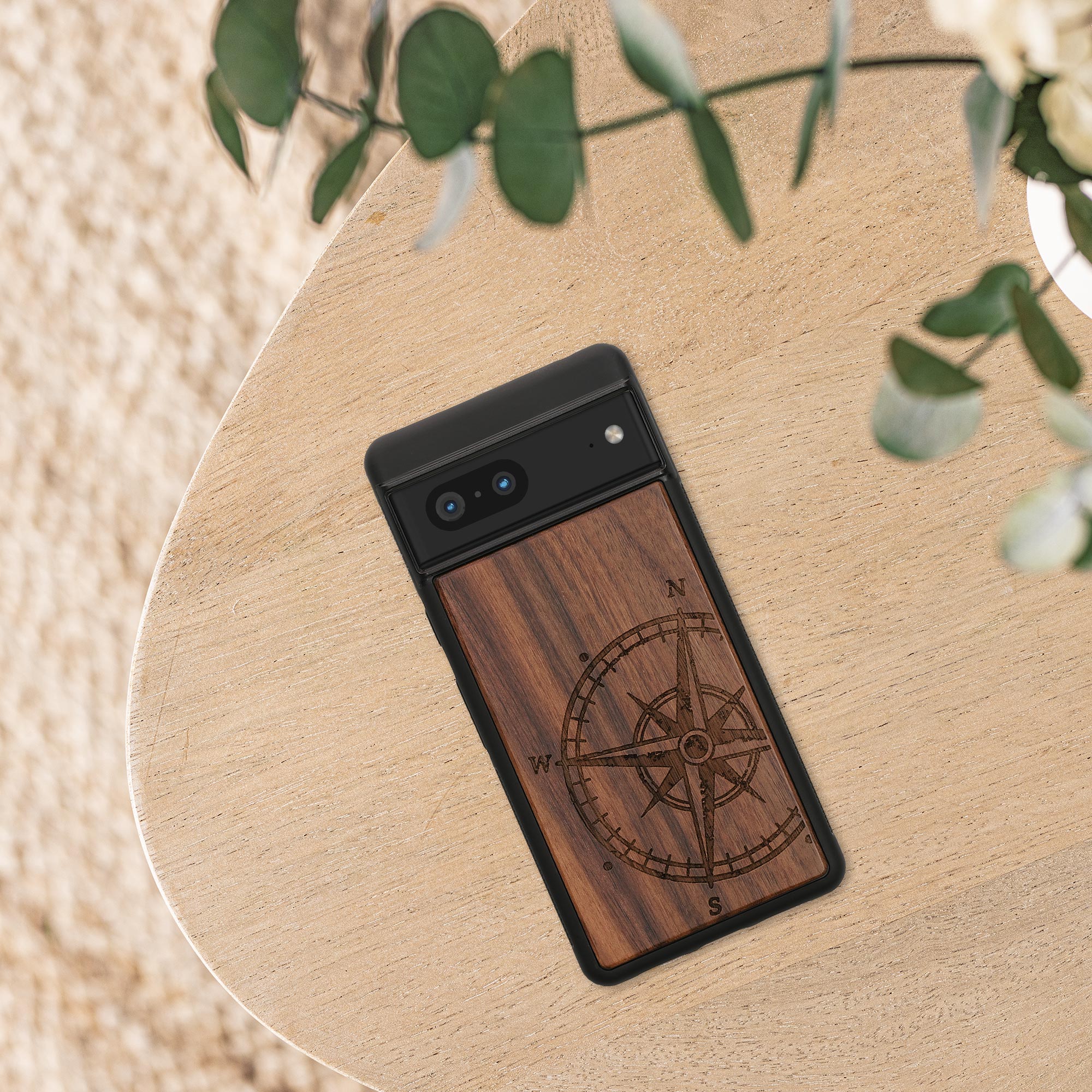 Dřevěný kryt kwmobile pro Google Pixel 7 - tmavě hnědá