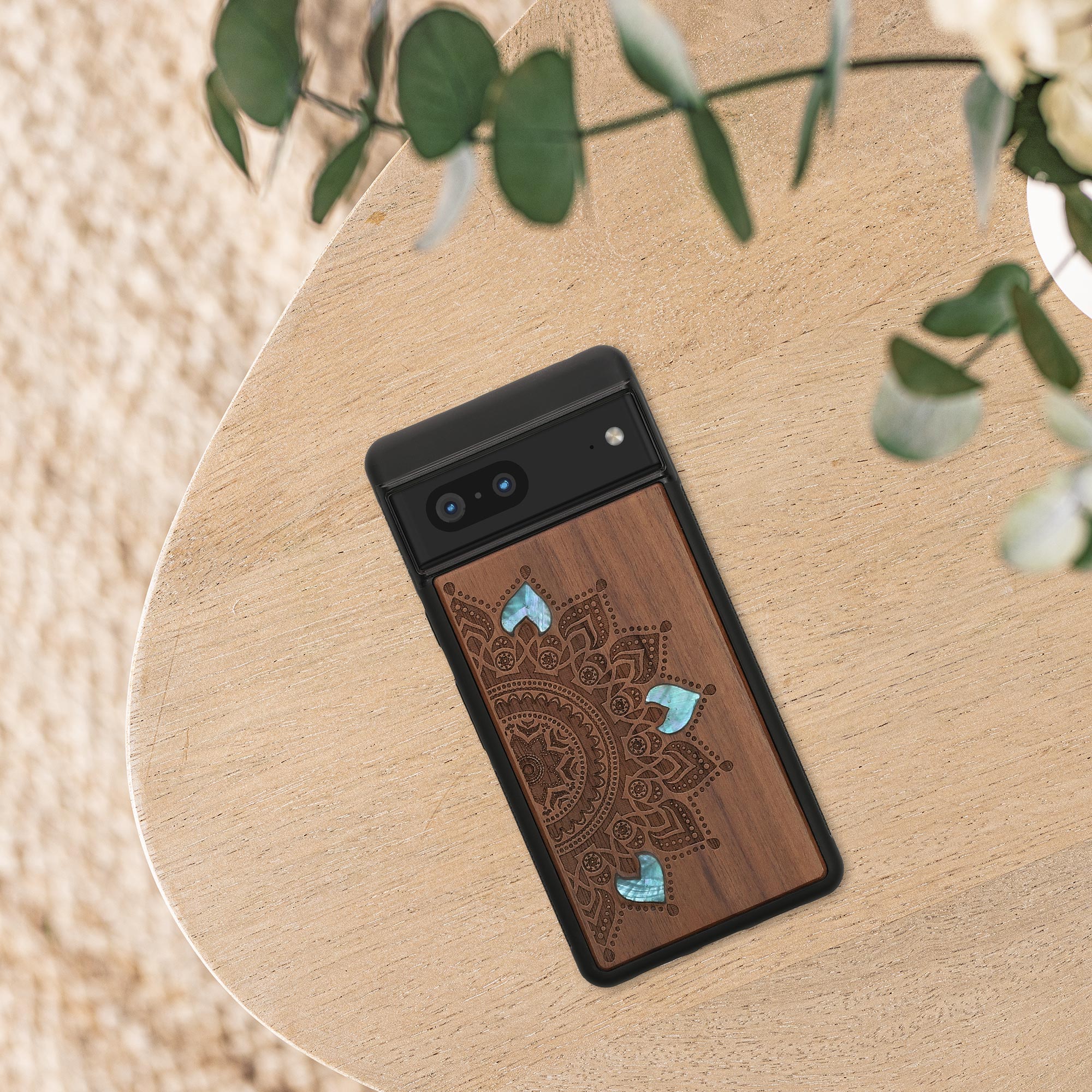 Dřevěný kryt kwmobile pro Google Pixel 7 - tmavě hnědá