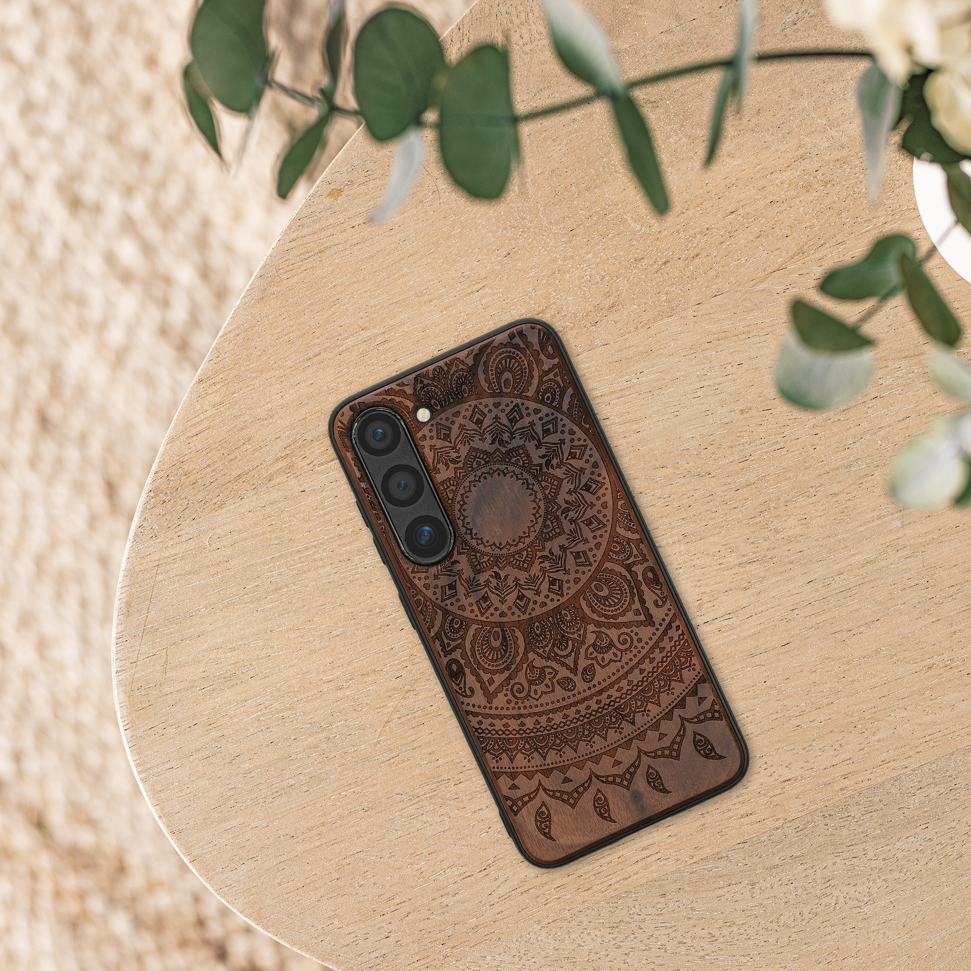 Dřevěný kryt na mobil Galaxy S23 kwmobile tmavě hnědý