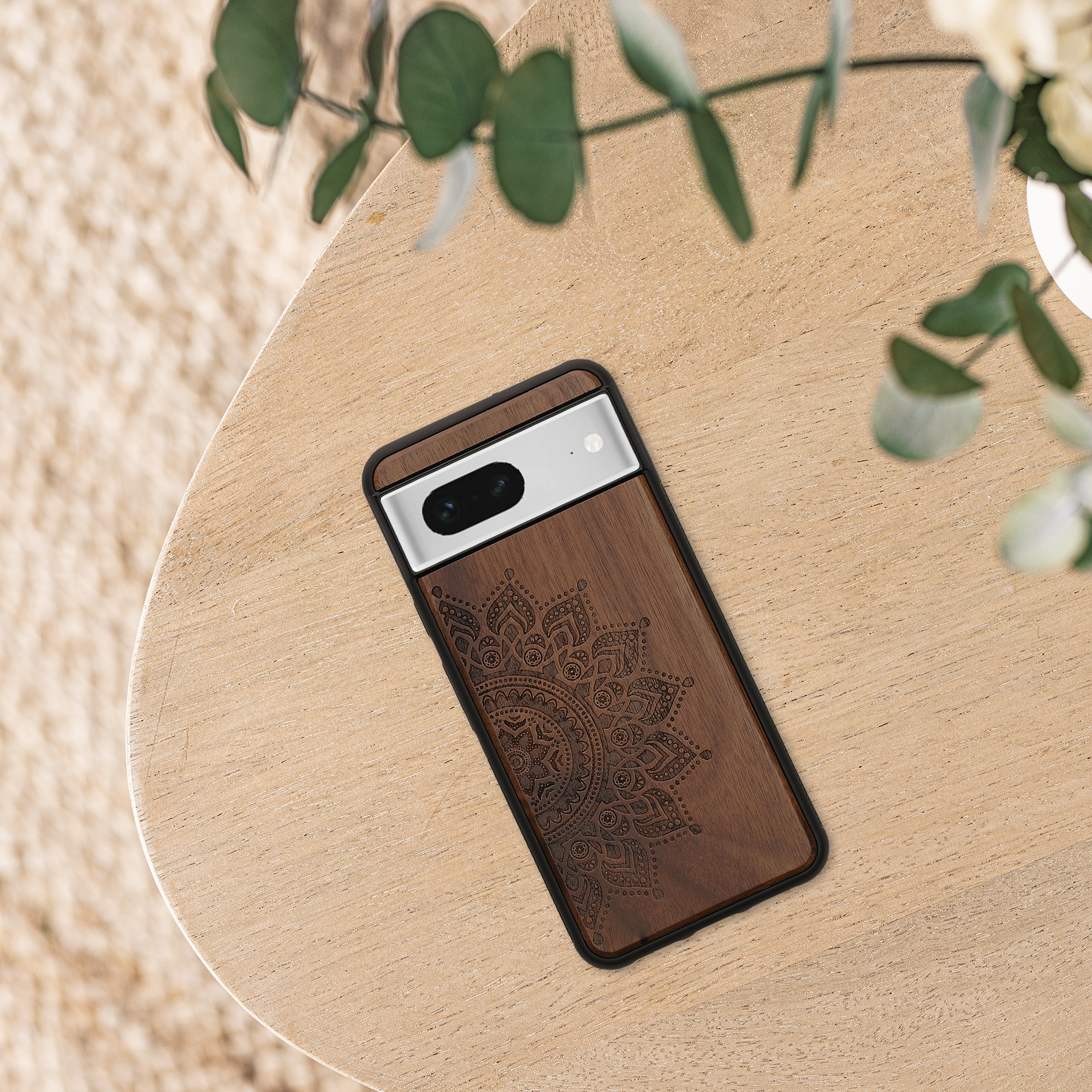 Dřevěný kryt kwmobile Google Pixel 8 - Hard Cover in Dark Brown