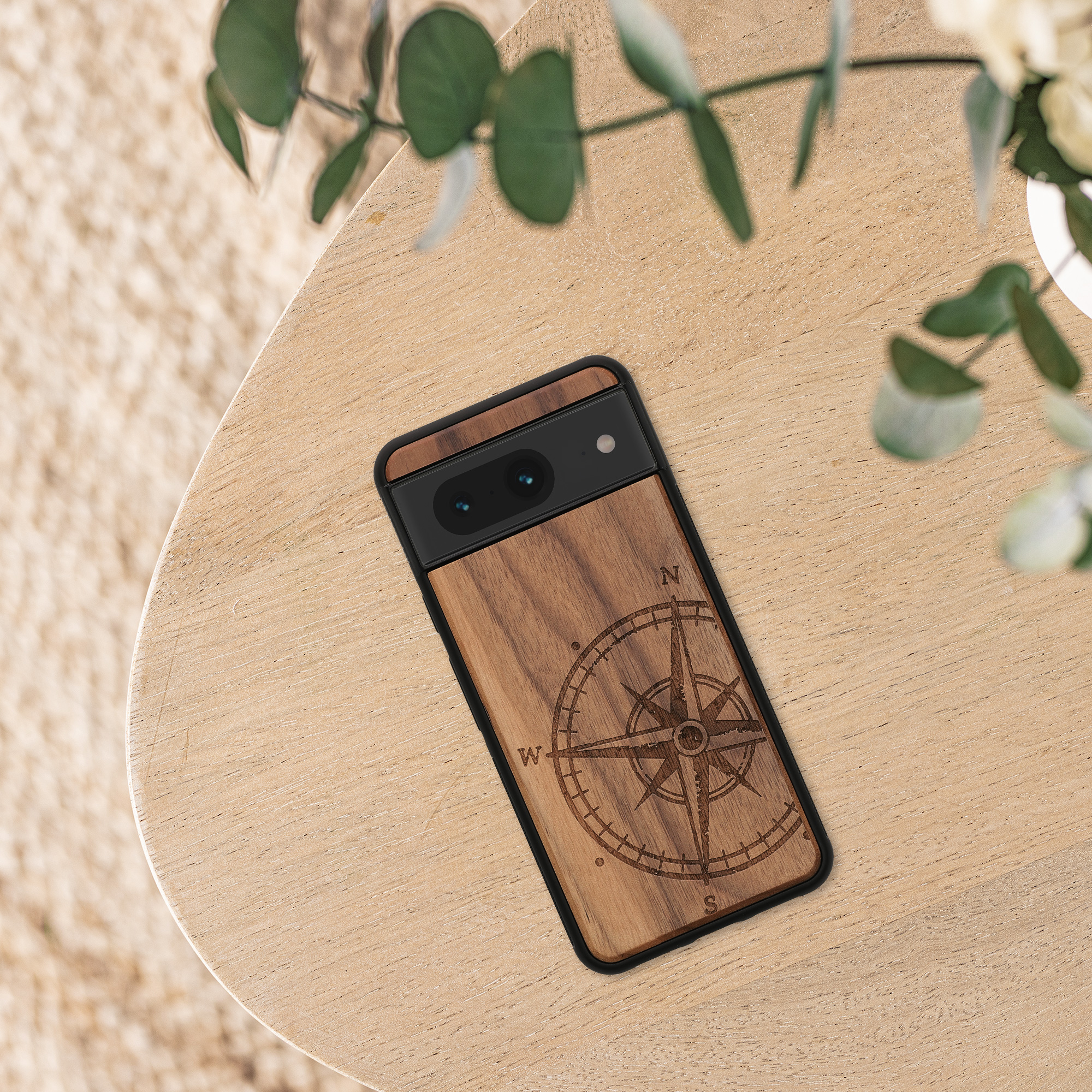 Dřevěný kryt kwmobile pro Google Pixel 8 - Hard Cover in Dark Brown