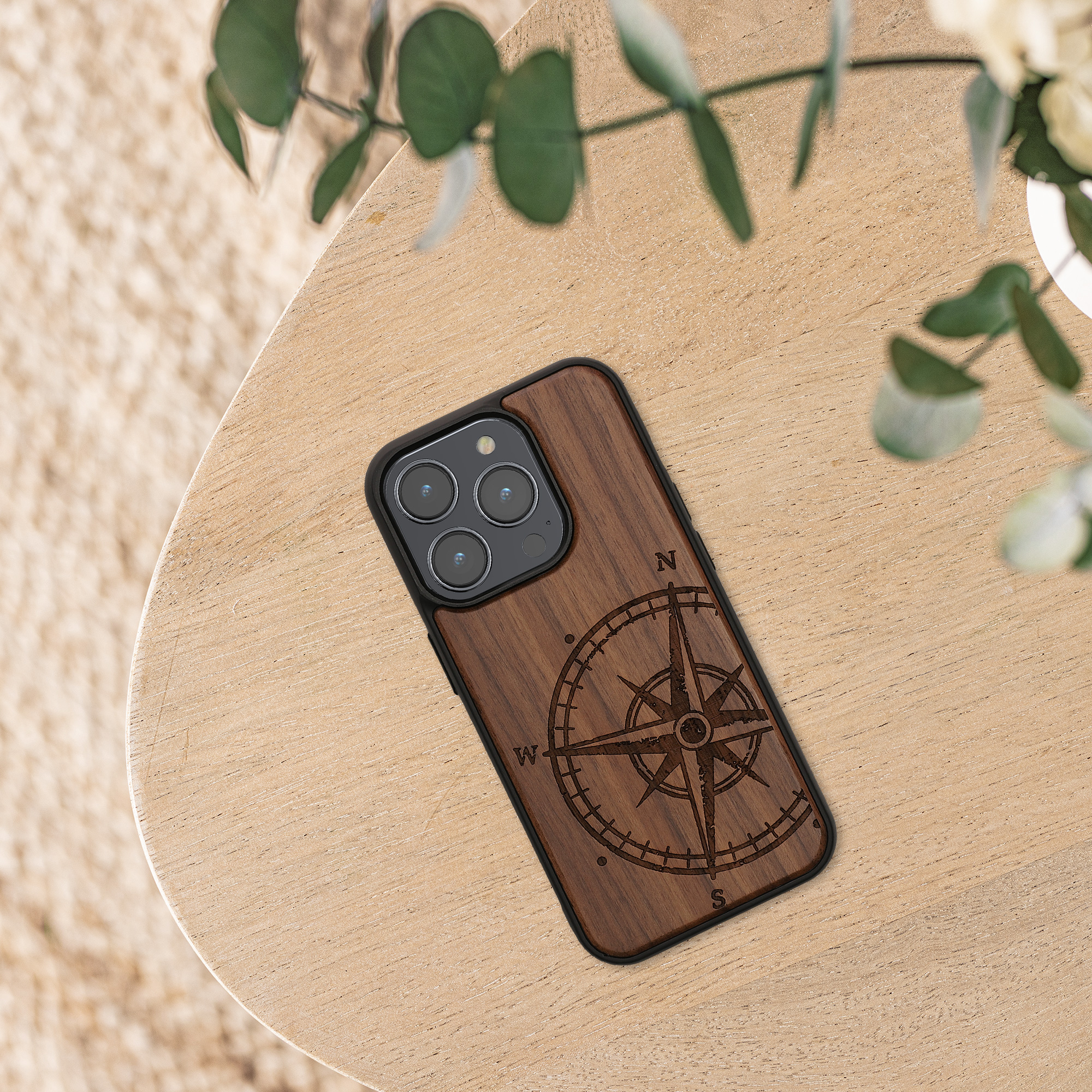 Kryt kwmobile dřevo iPhone 15 Pro tmavě hnědá
