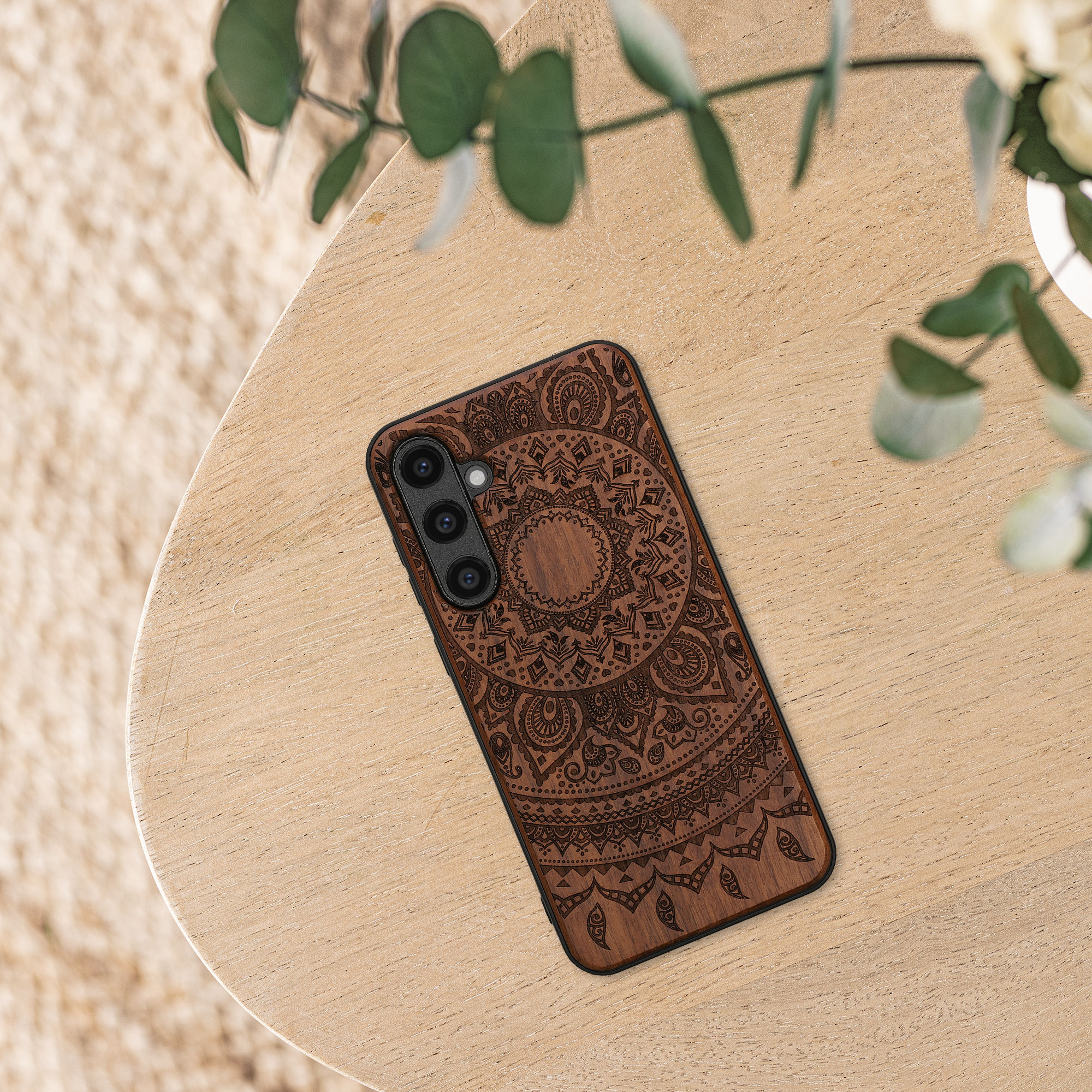 Dřevěný kryt na mobil Galaxy S23 FE kwmobile tmavě hnědý