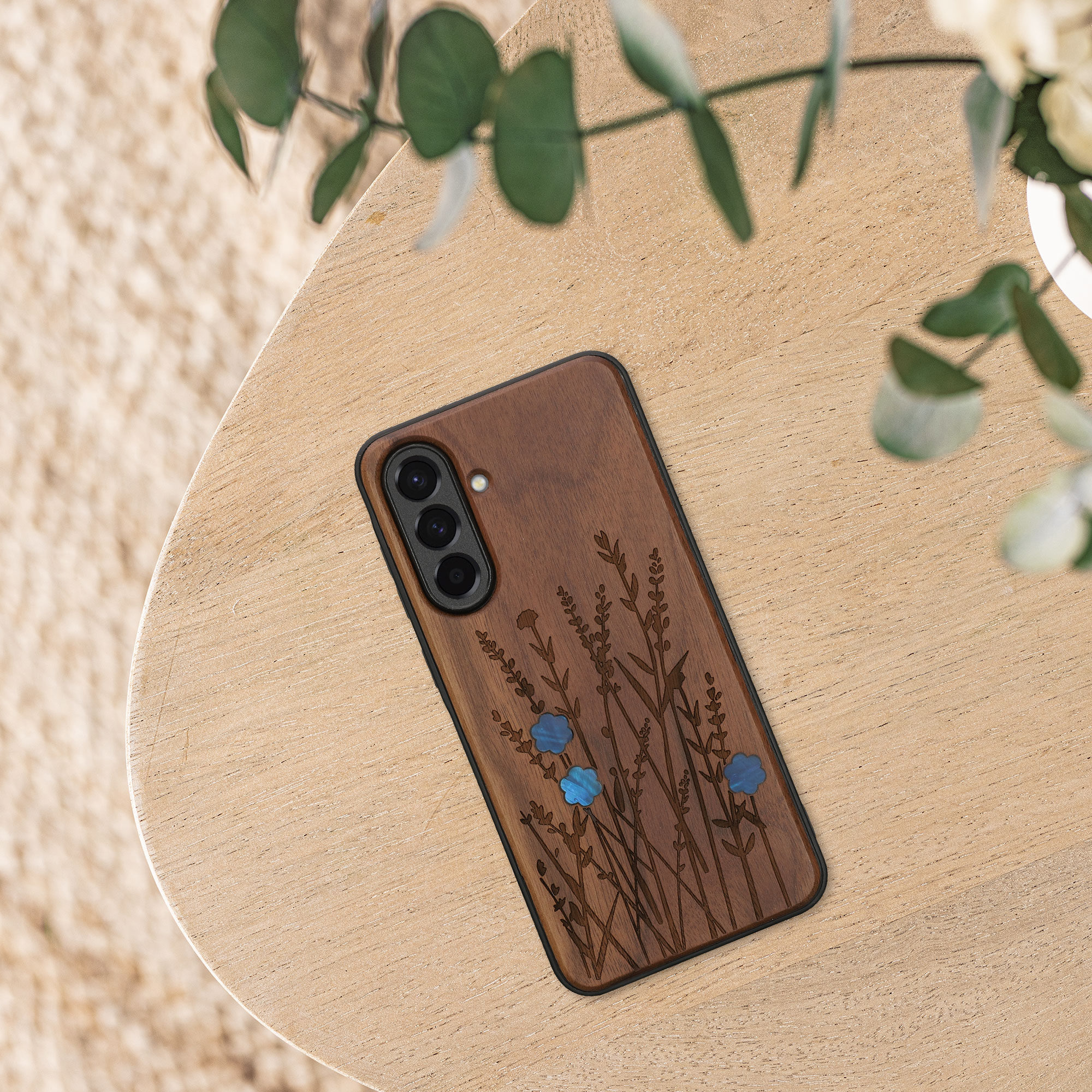 Dřevěný kryt na mobil Samsung Galaxy A56 5G kwmobile TPU rámeček Tmavě hnědá