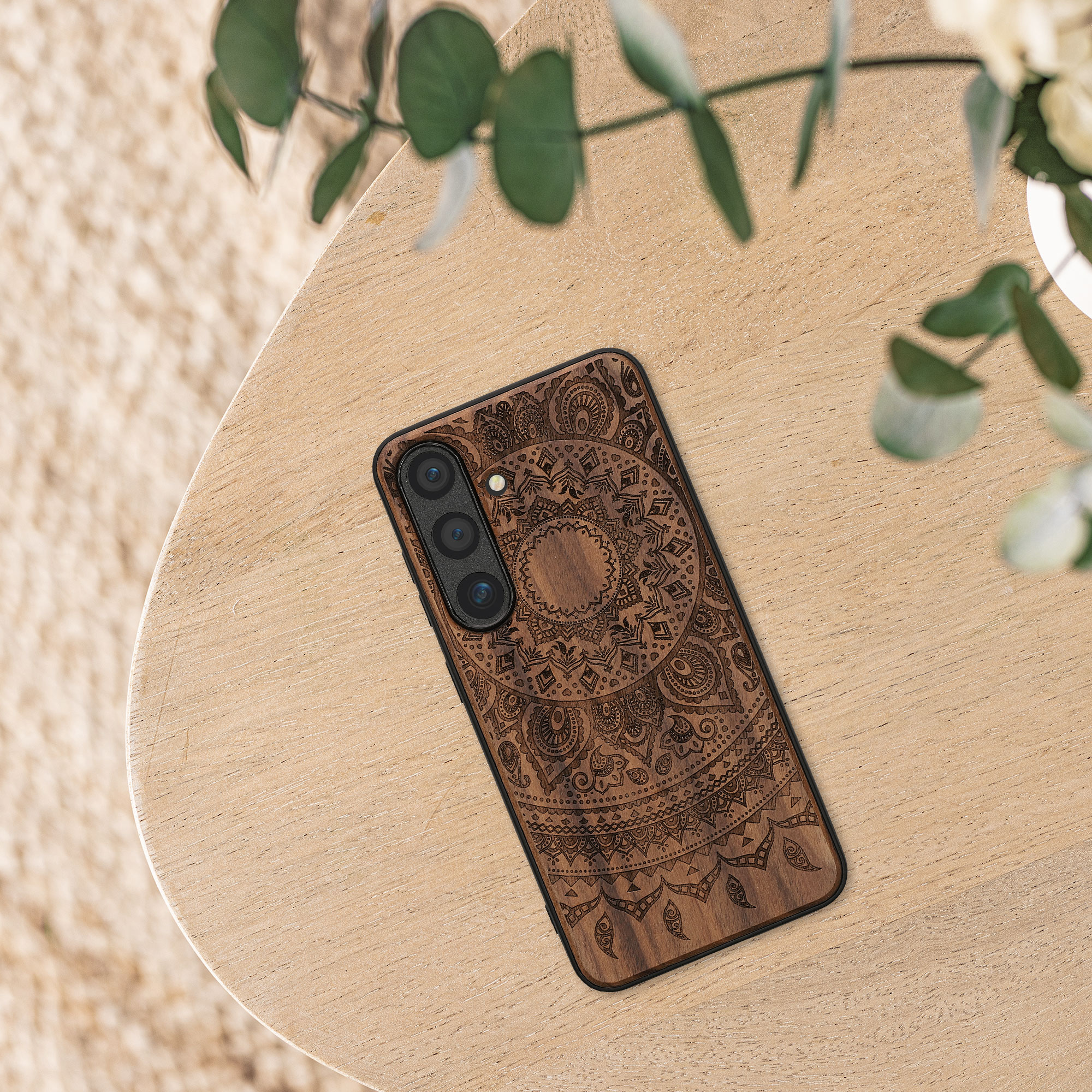 Dřevěný kryt Samsung Galaxy S25 kwmobile tmavě hnědá