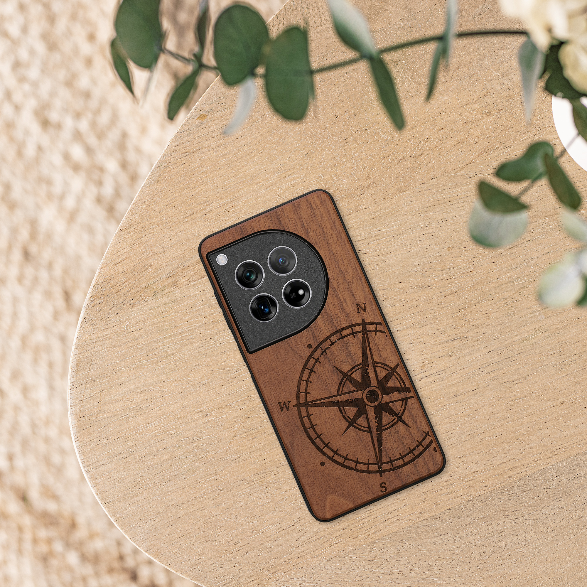 Dřevěný kryt na mobil OnePlus 12 kwmobile tmavě hnědý