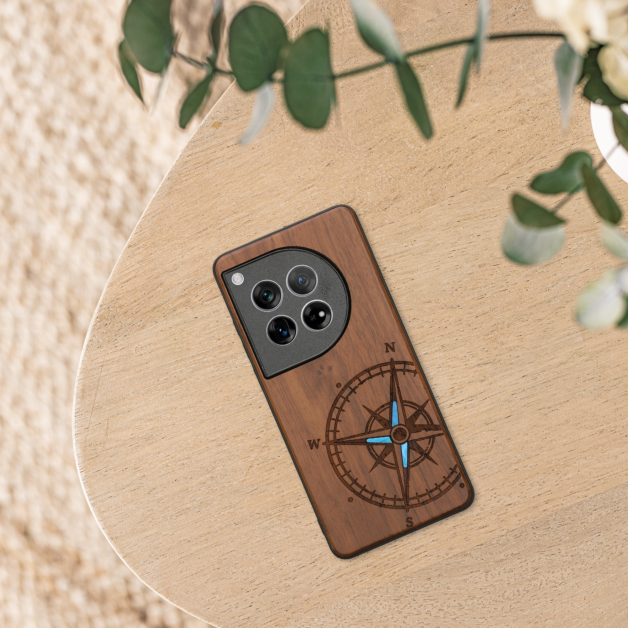 Dřevěný kryt na mobil OnePlus 12 kwmobile tmavě hnědý