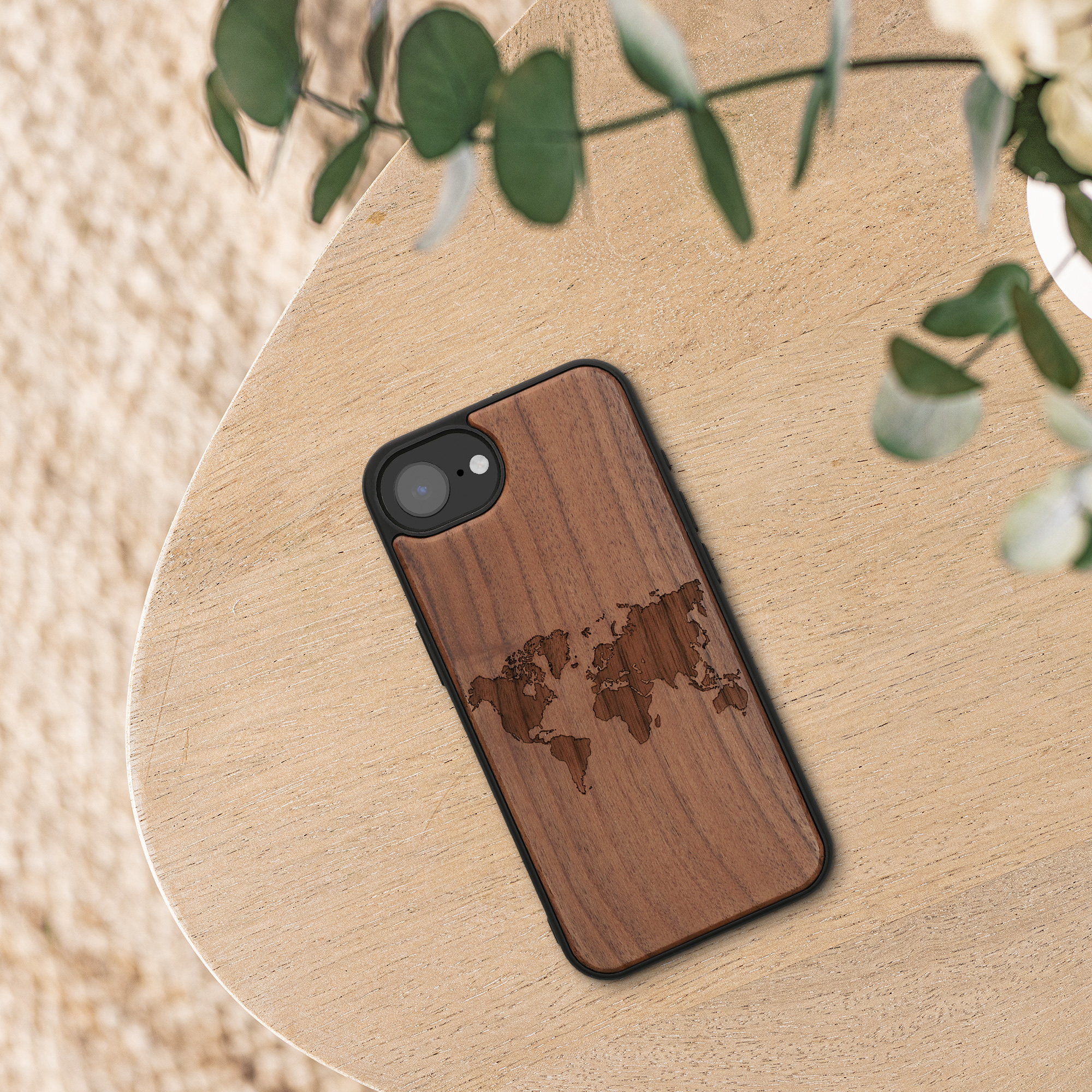 Dřevěný kryt Kwmobile pro iPhone 17e / 16e - tmavě hnědá