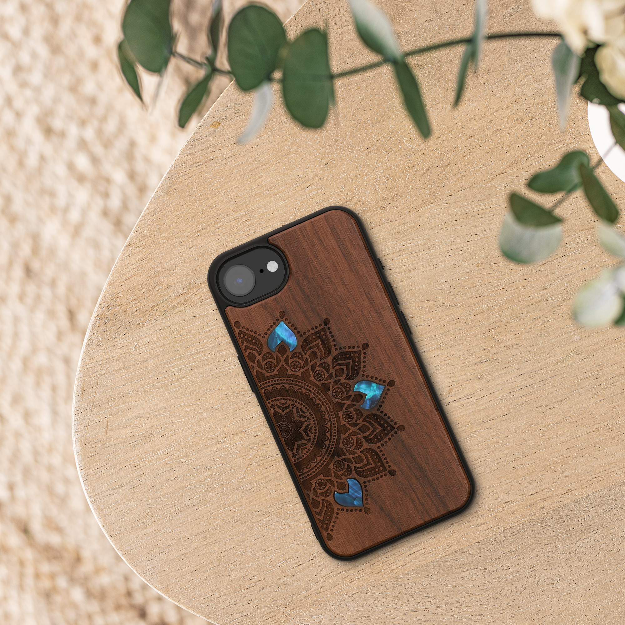 Silikonový kryt kwmobile pro Apple iPhone 17e / iPhone 16e - hnědá